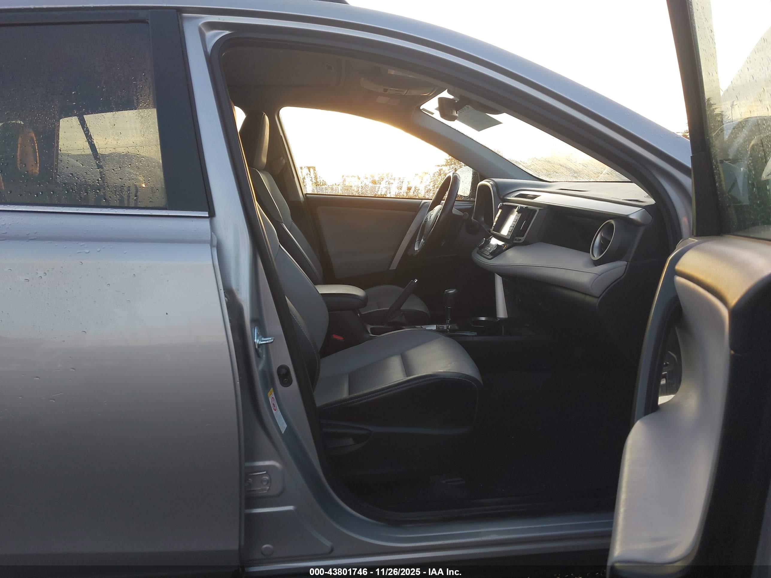 TOYOTA RAV4 image 5