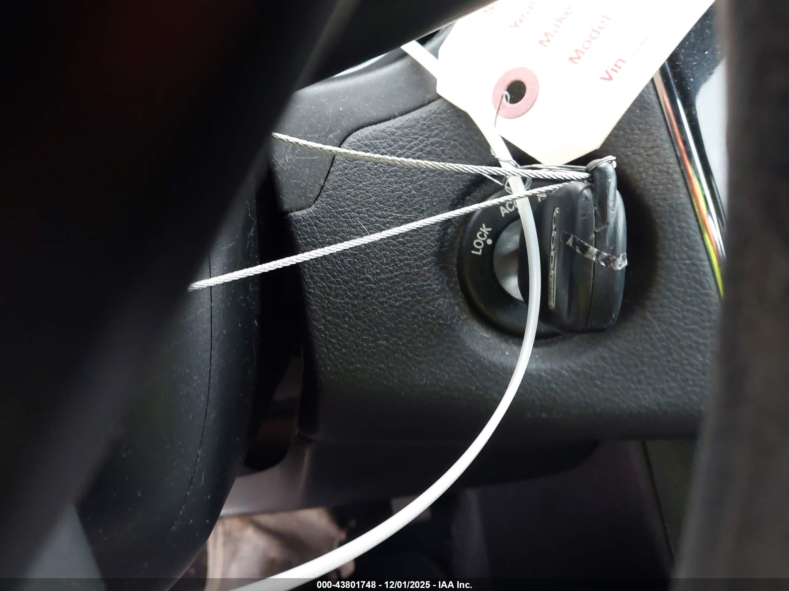 CHRYSLER 200 image 11