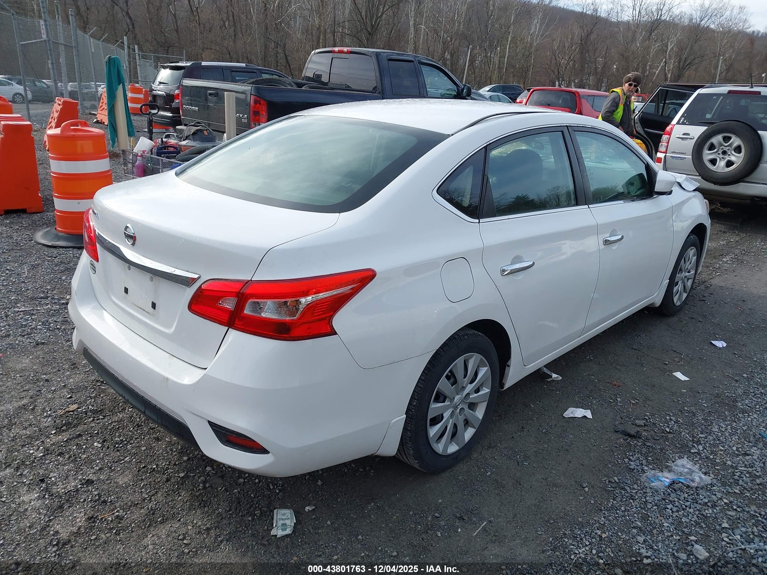 NISSAN SENTRA image 4