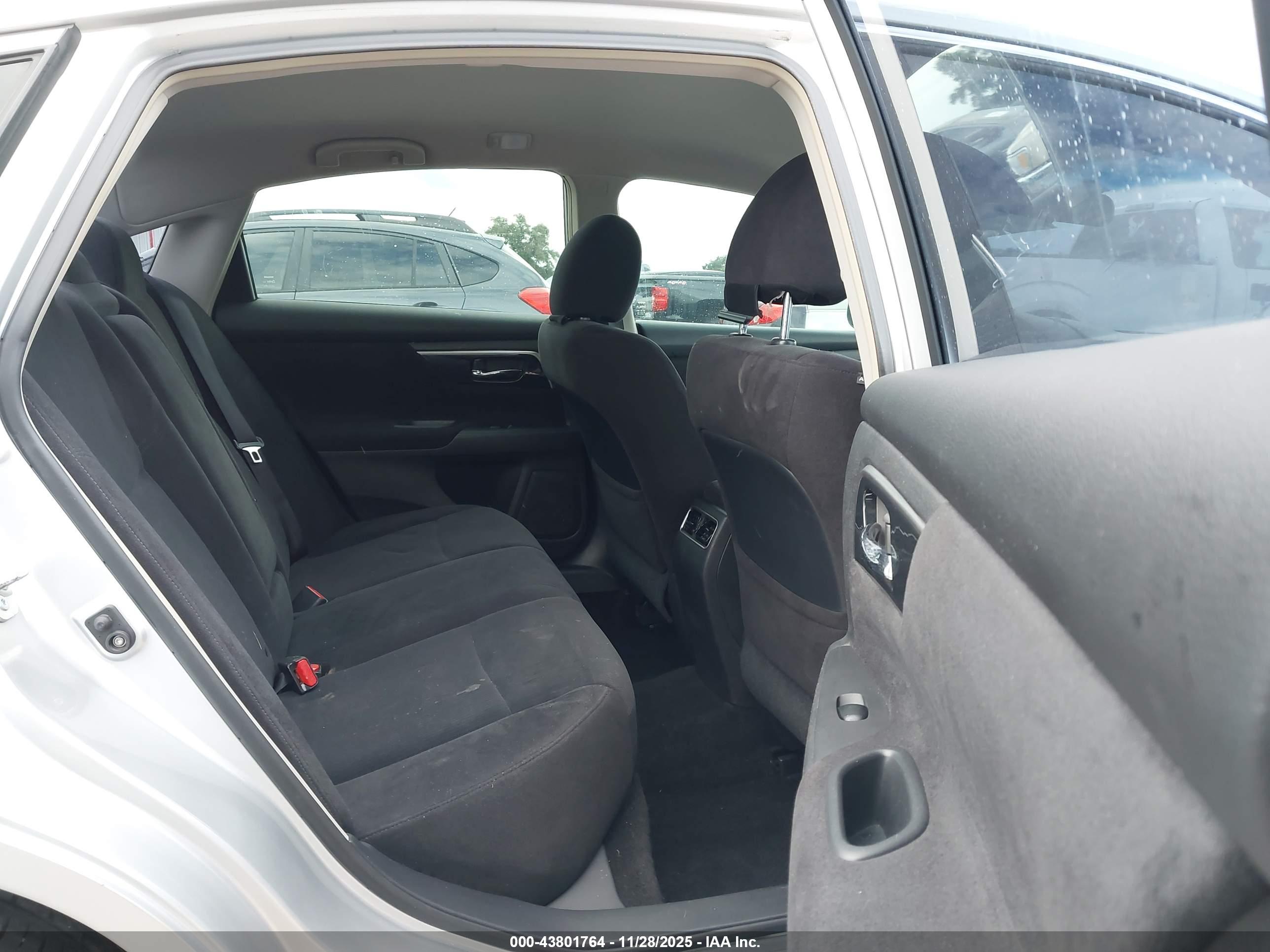 NISSAN ALTIMA image 8