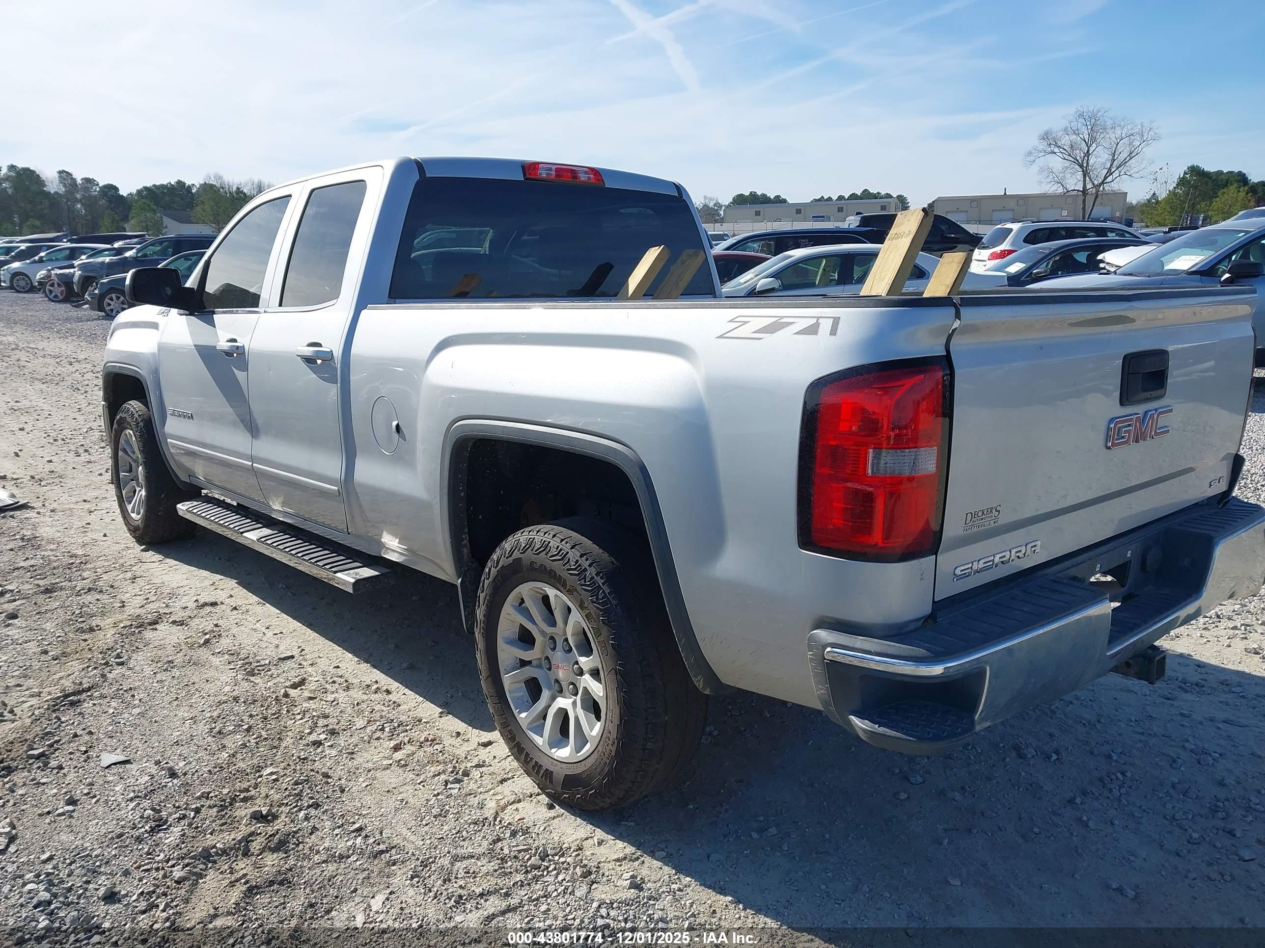 GMC SIERRA image 3