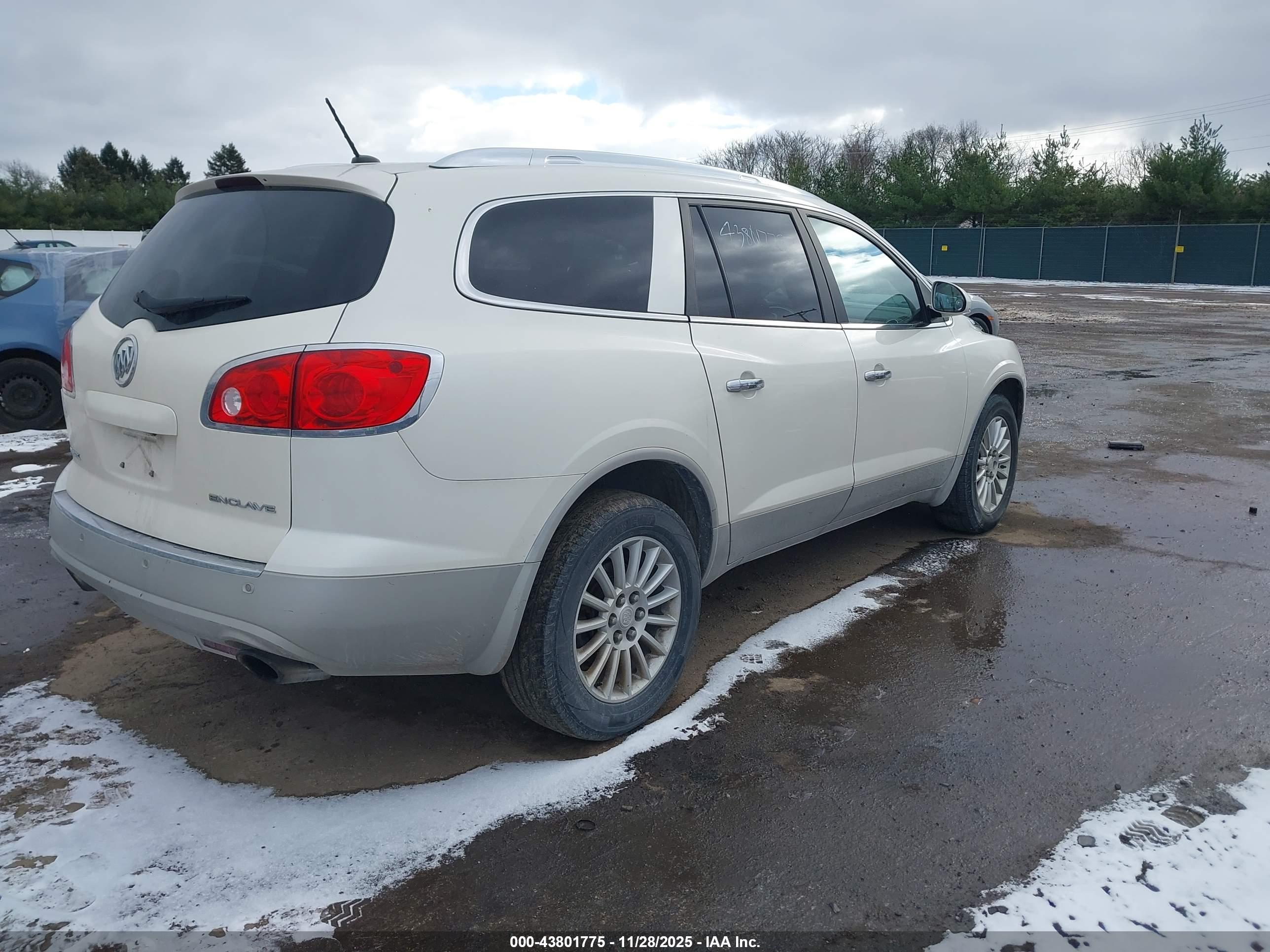 BUICK ENCLAVE image 4