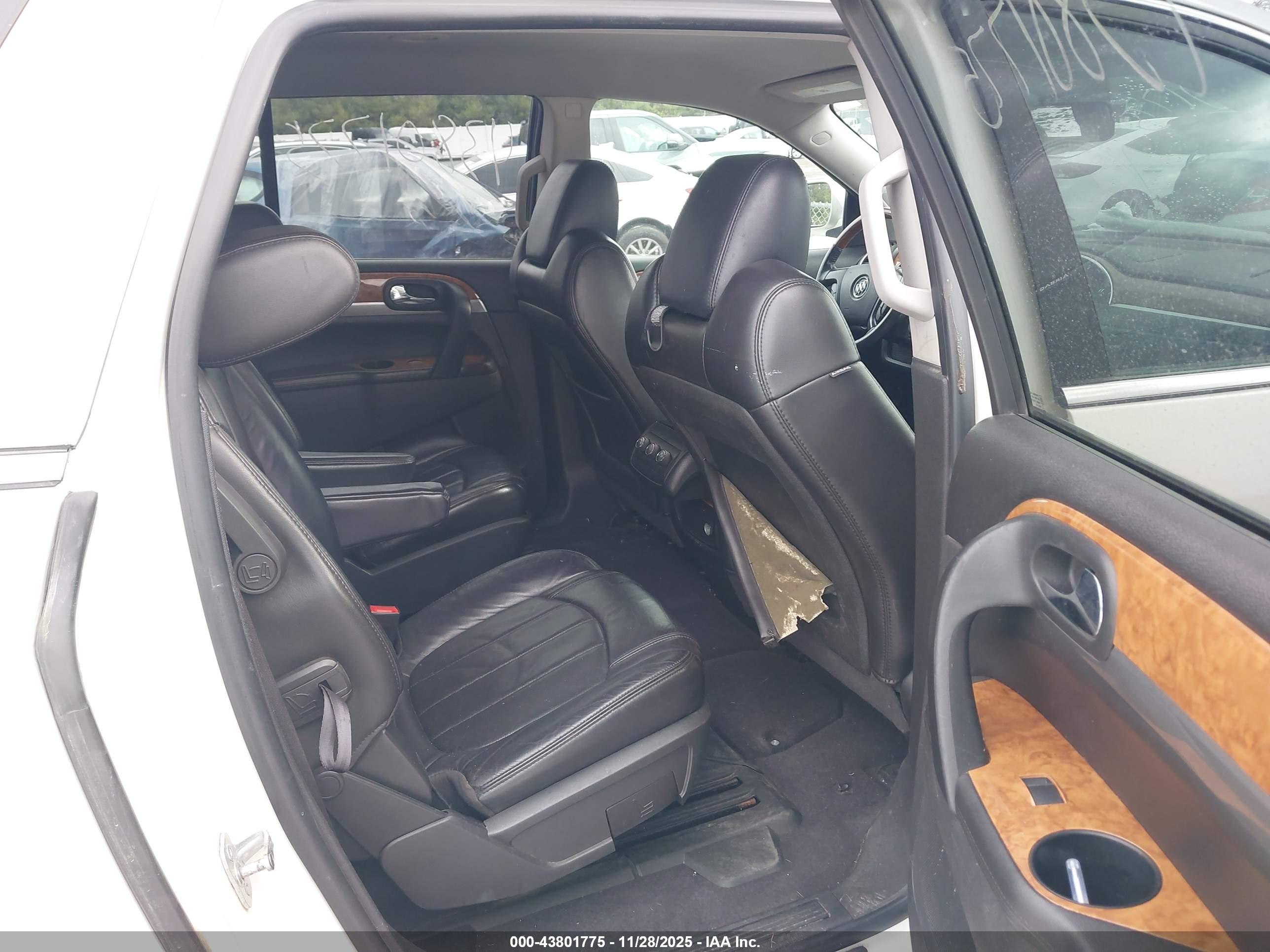 BUICK ENCLAVE image 8