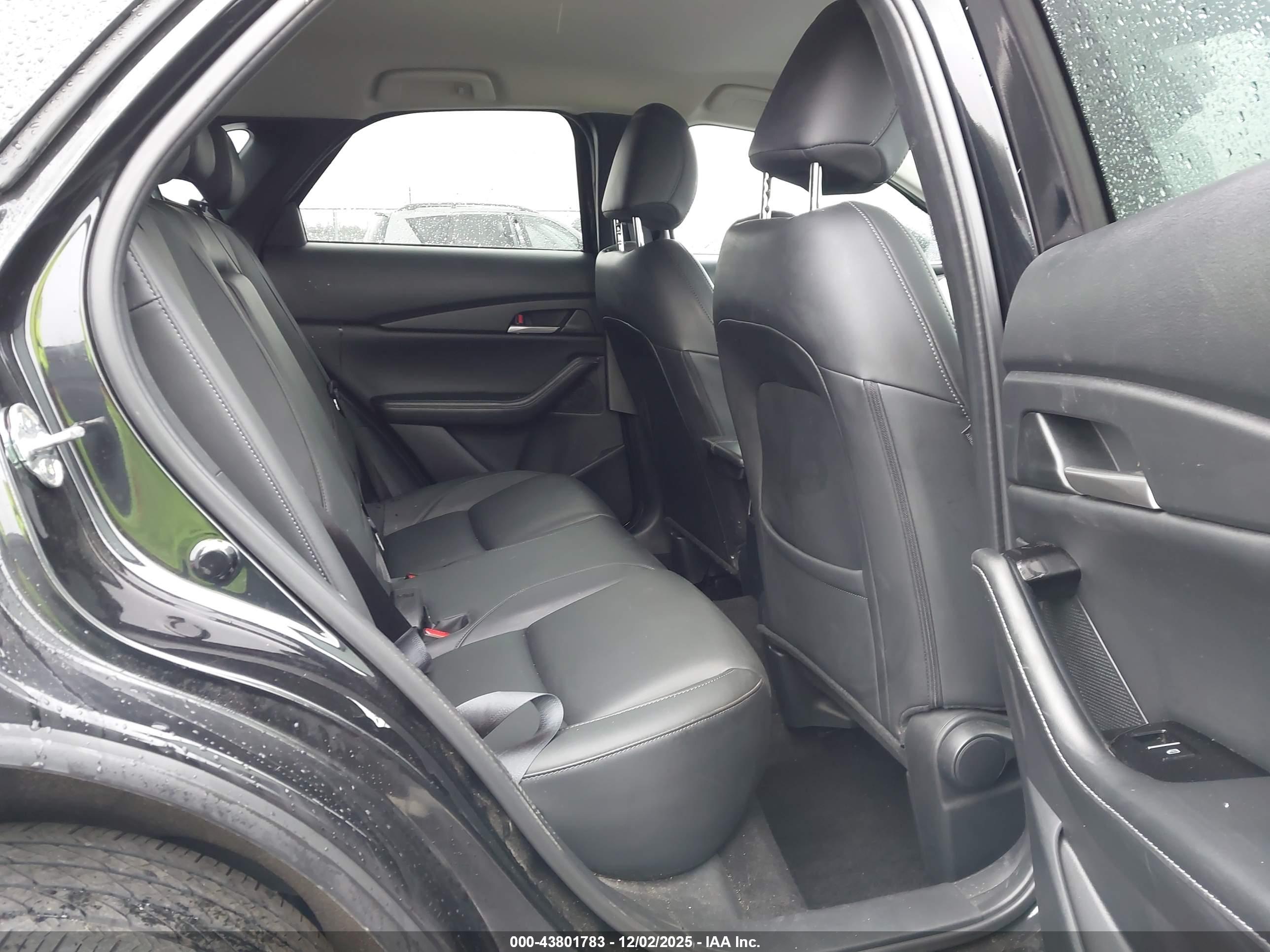 MAZDA CX-30 image 8