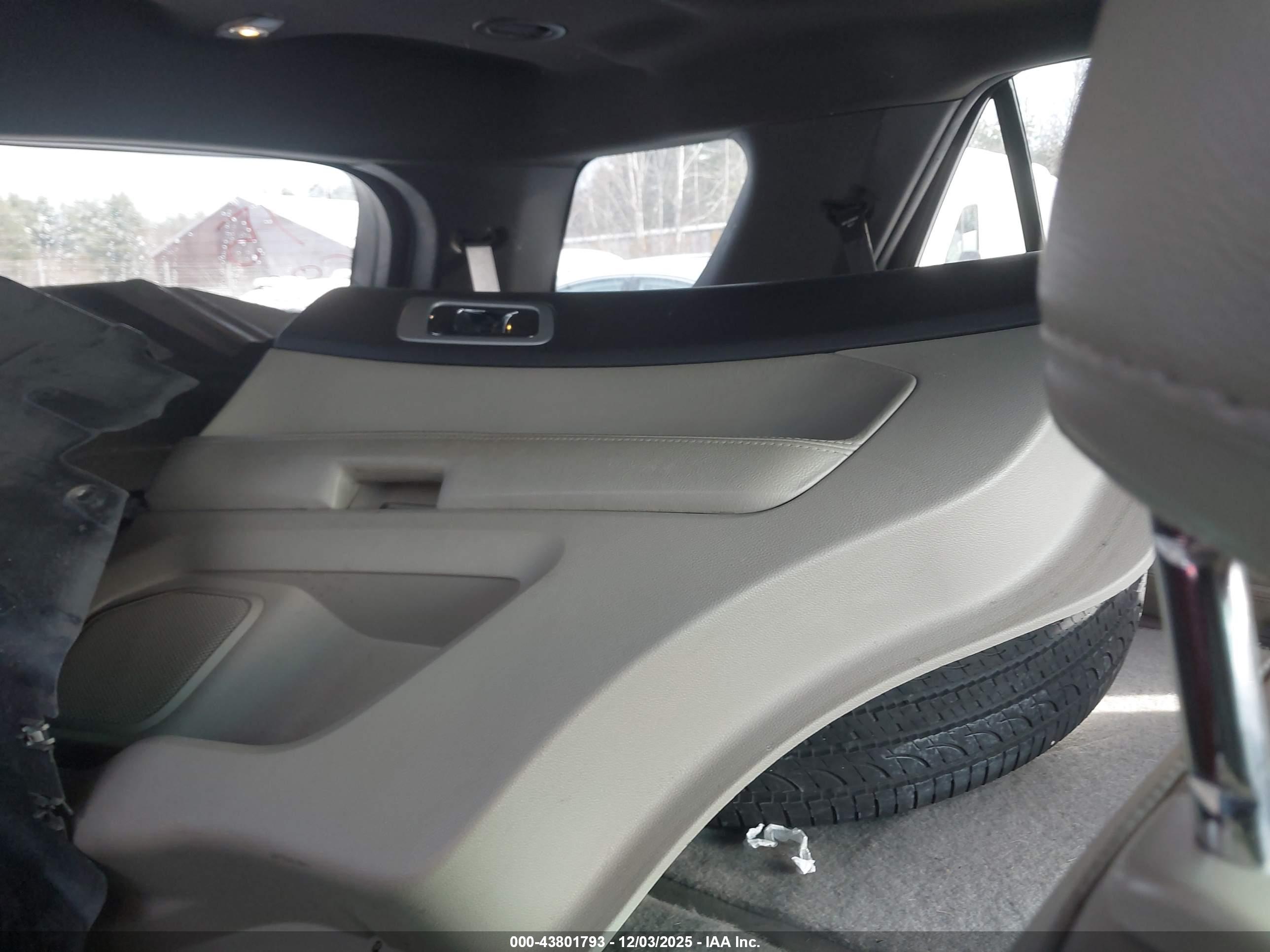 FORD EXPLORER image 8