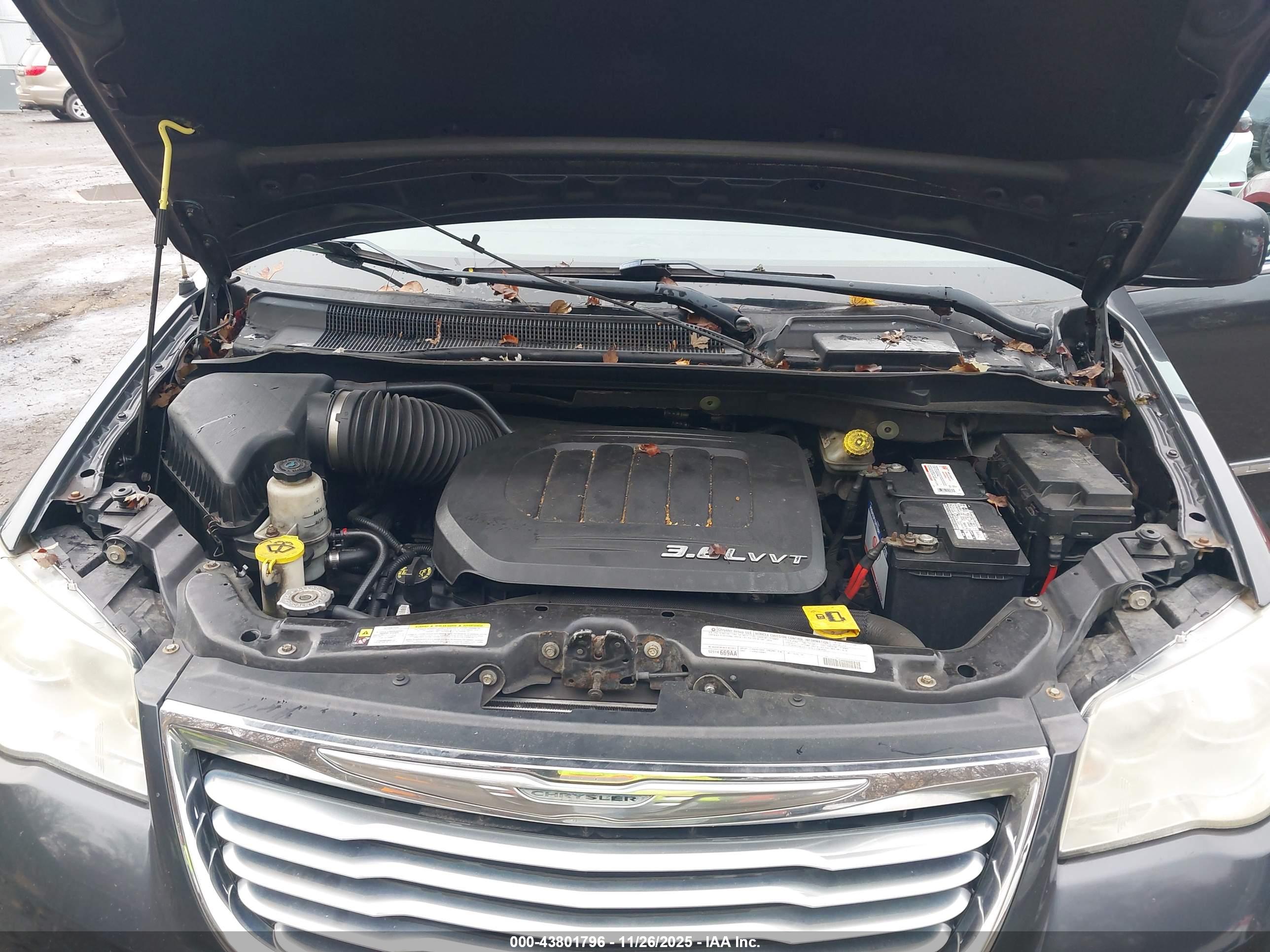CHRYSLER TOWN image 10