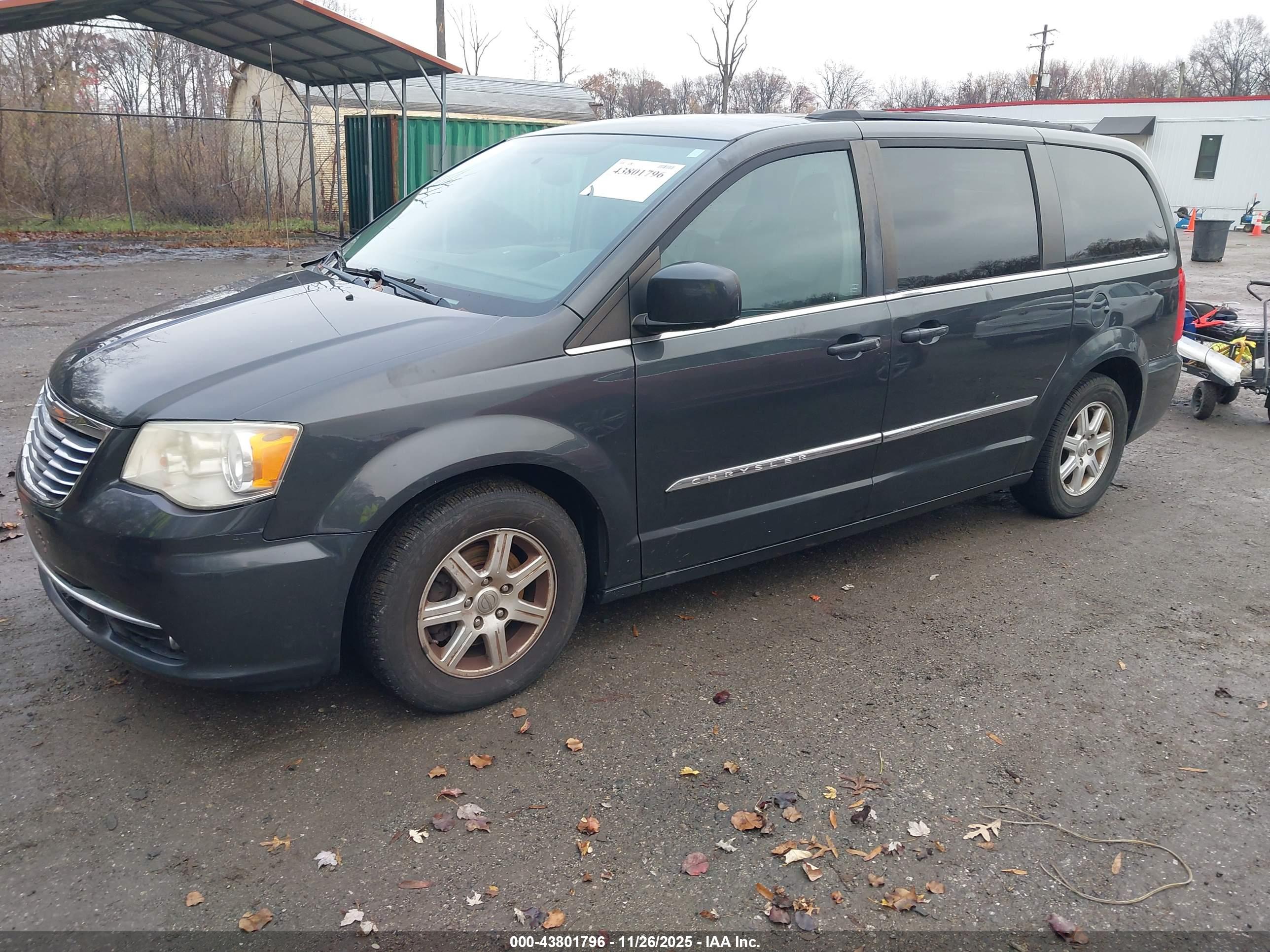 CHRYSLER TOWN image 2