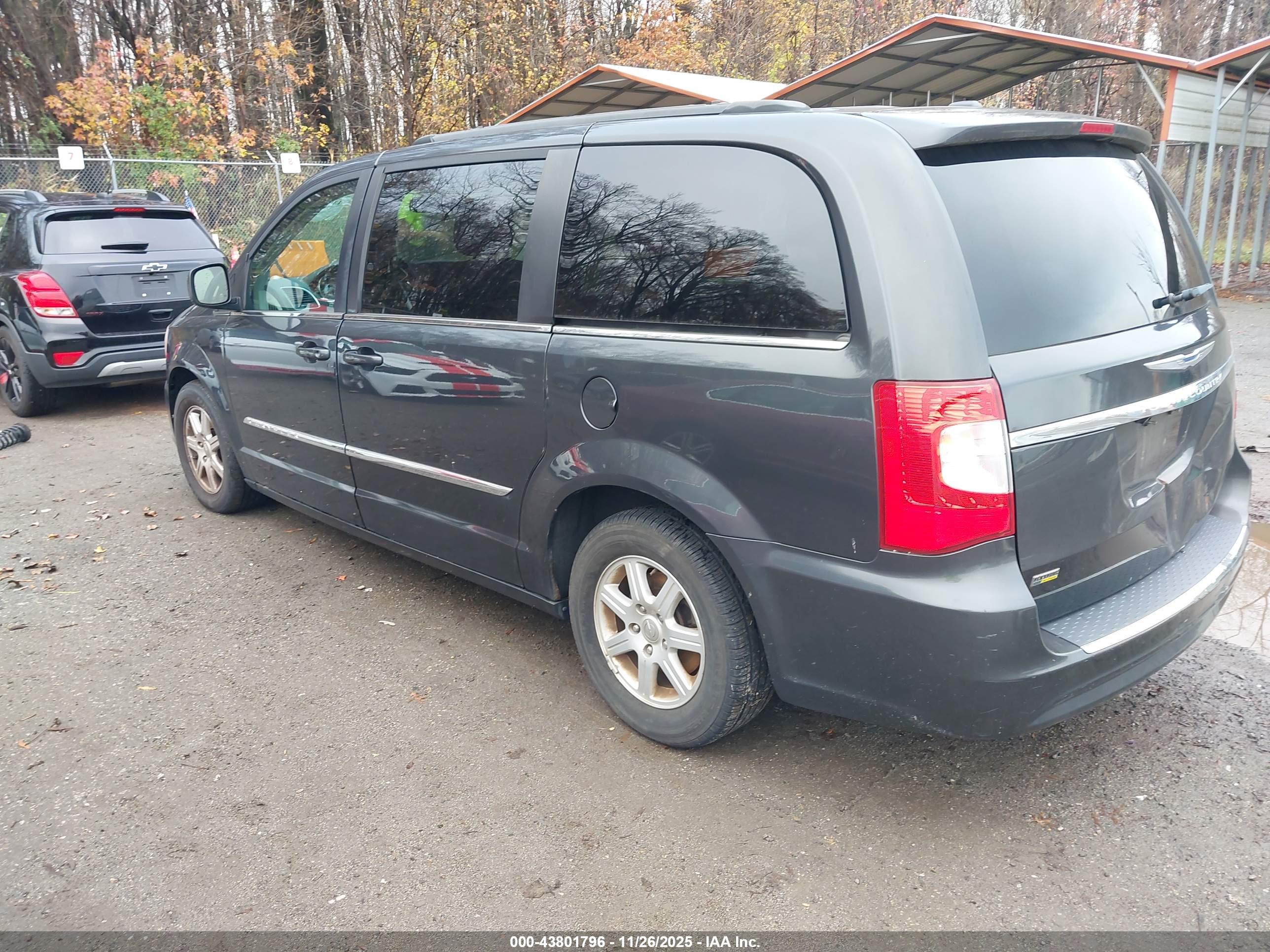 CHRYSLER TOWN image 3