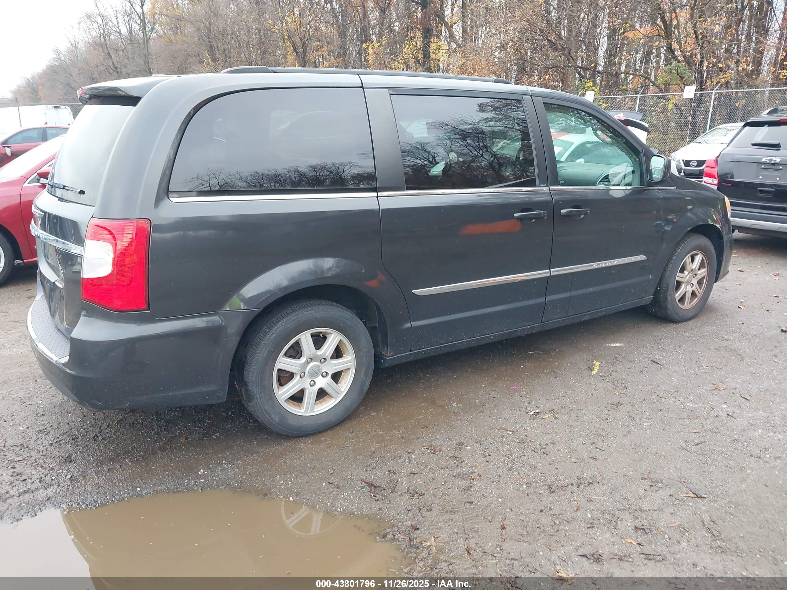 CHRYSLER TOWN image 4