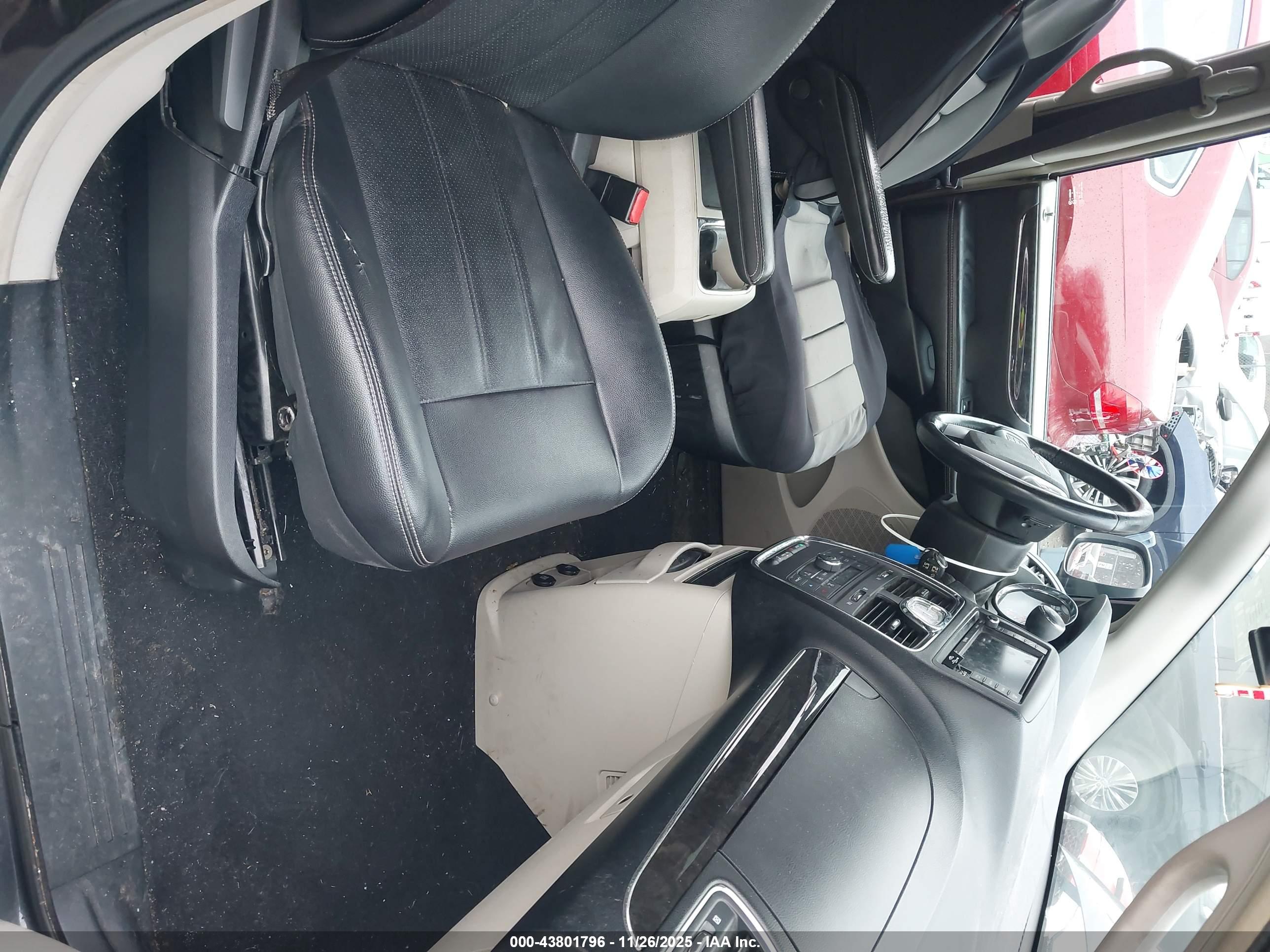 CHRYSLER TOWN image 5