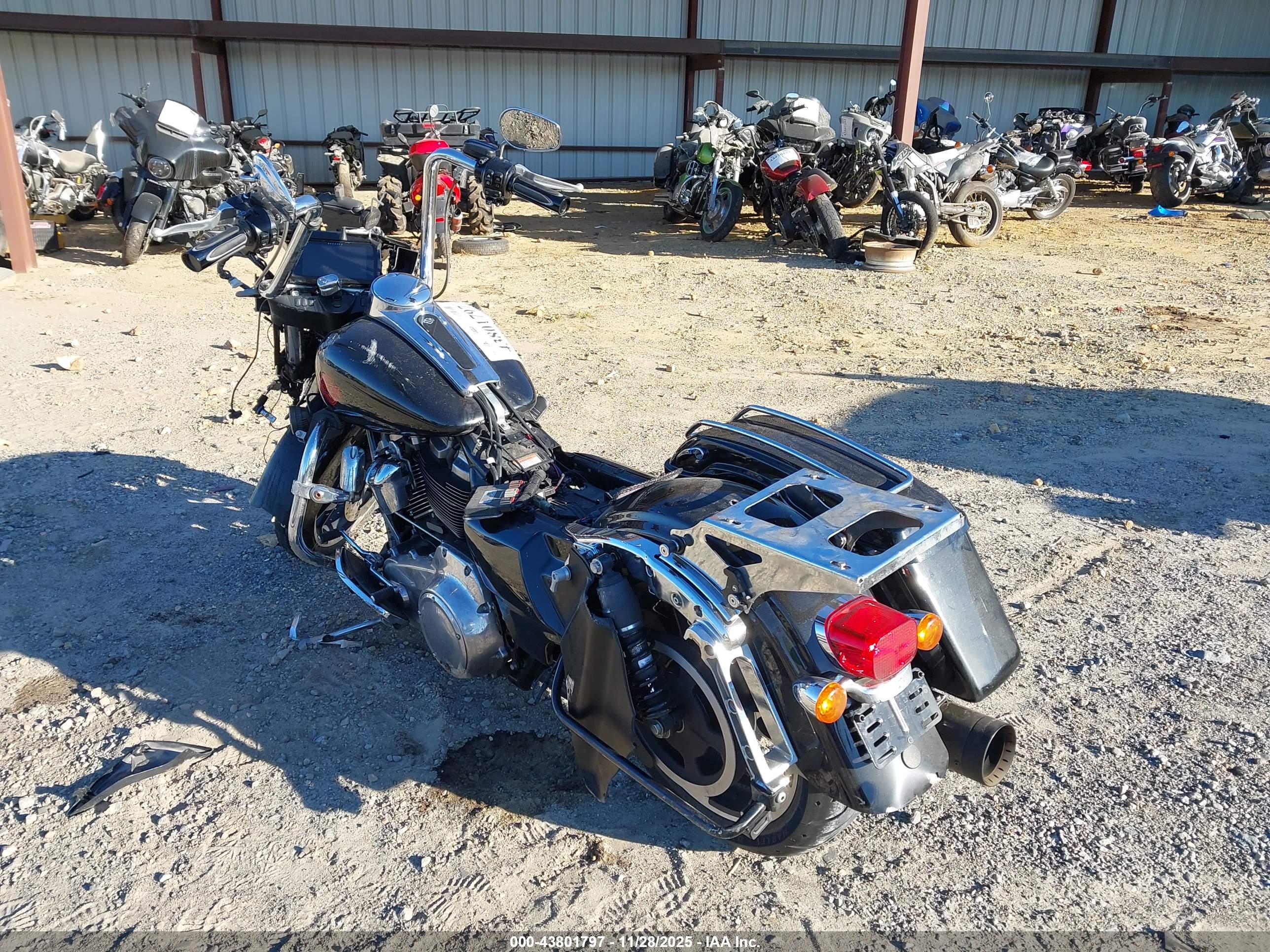 HARLEY-DAVIDSON FLHT image 3