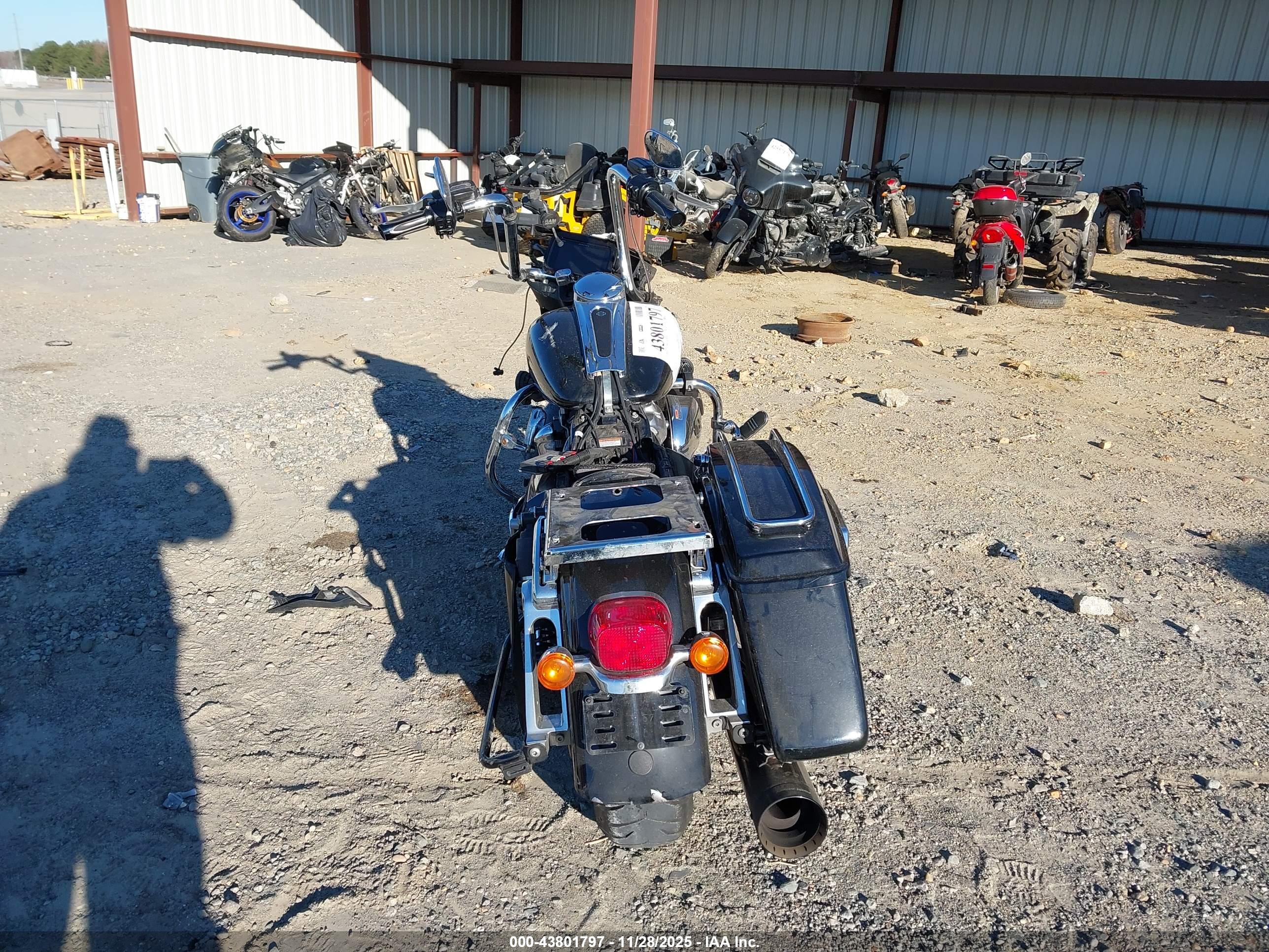 HARLEY-DAVIDSON FLHT image 6