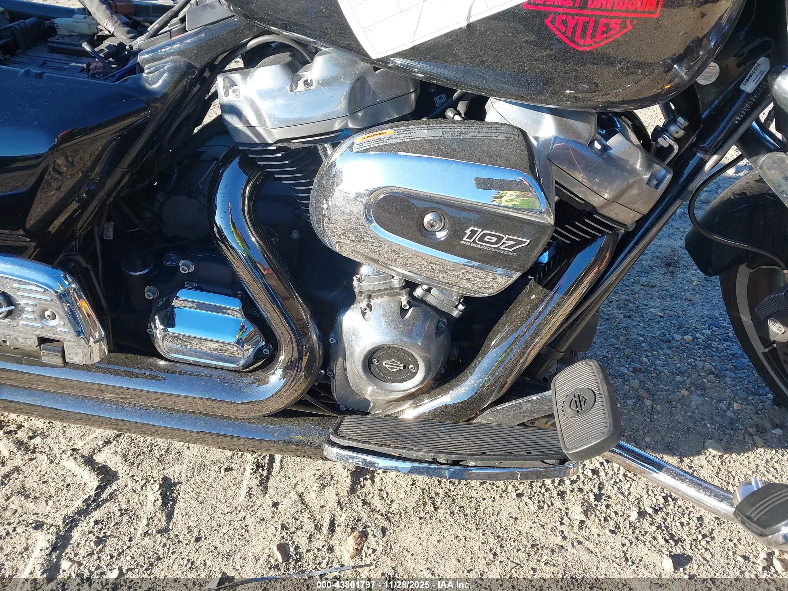 HARLEY-DAVIDSON FLHT image 8