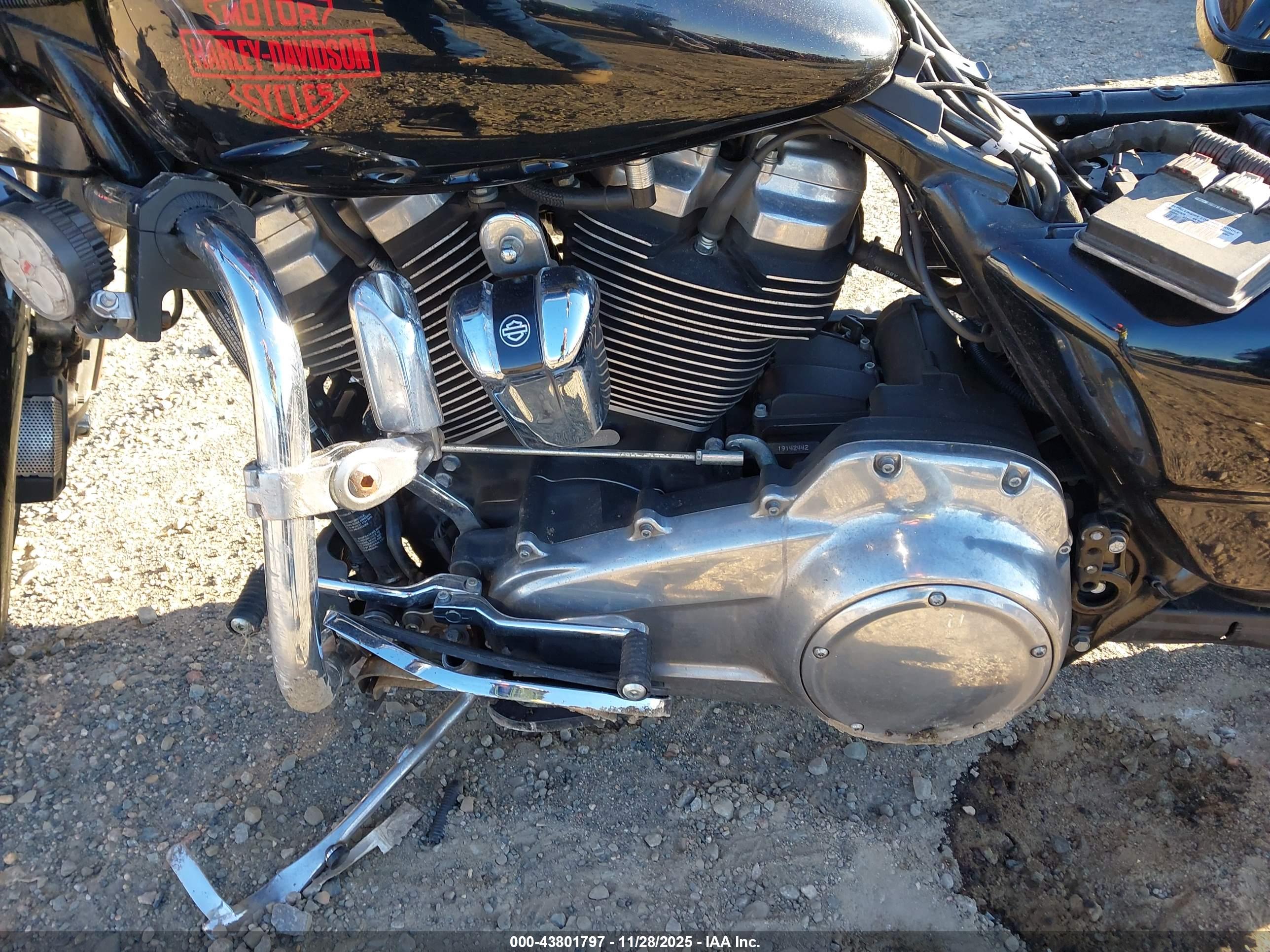 HARLEY-DAVIDSON FLHT image 9
