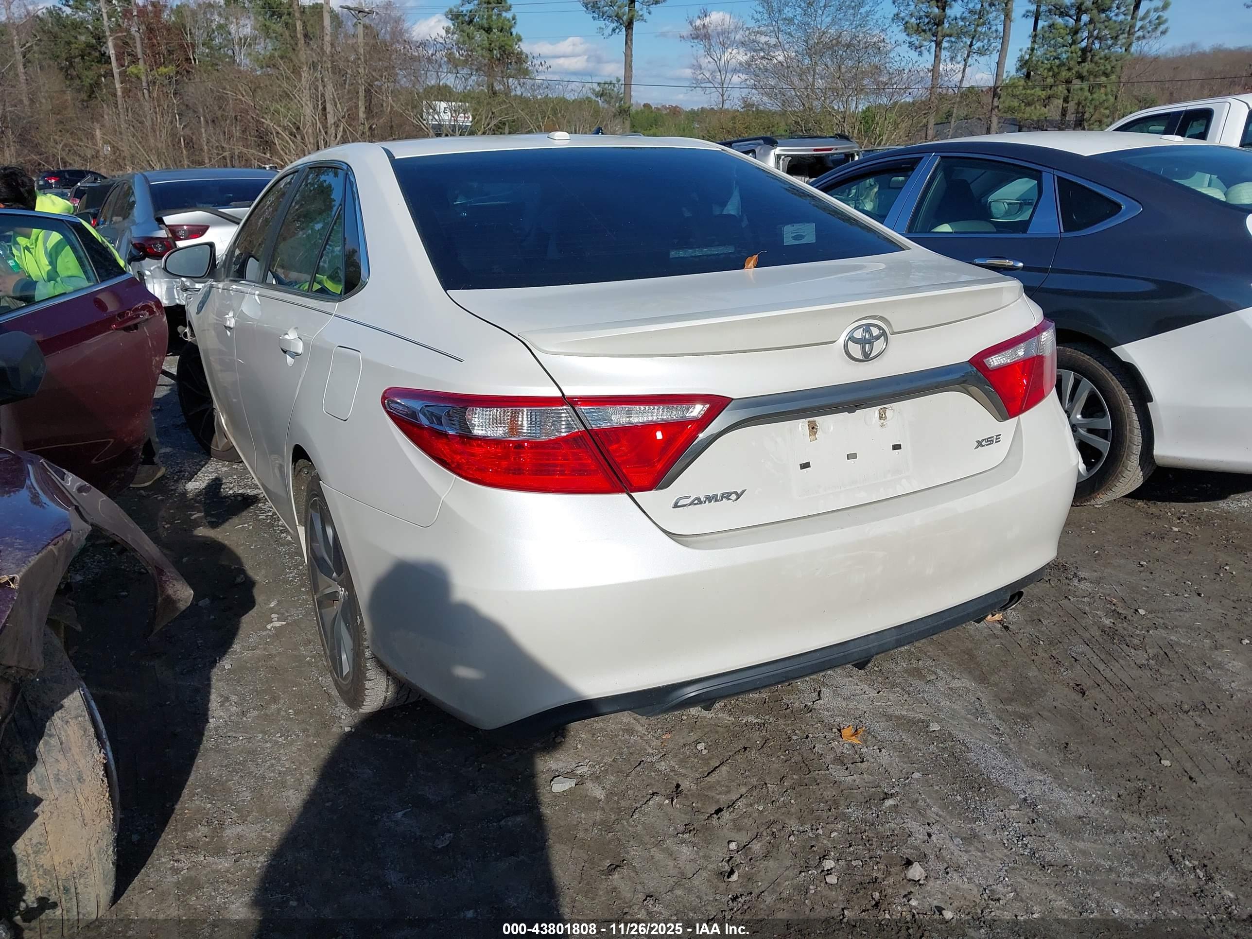 TOYOTA CAMRY image 3