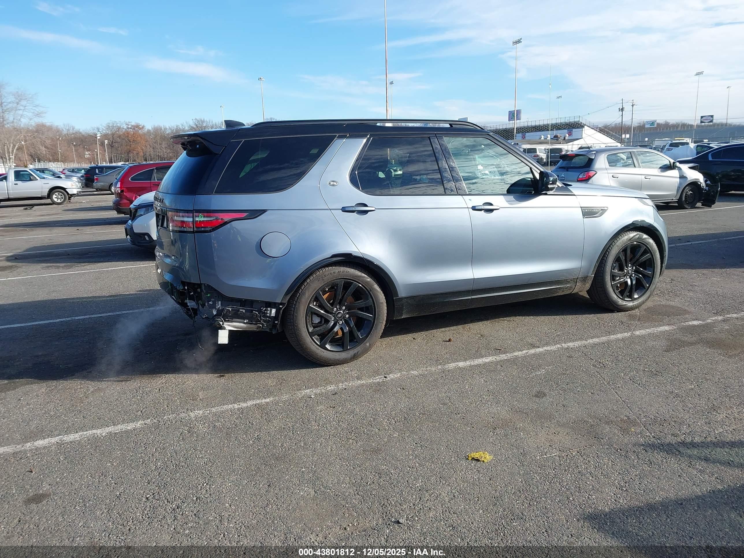 LAND ROVER image 4