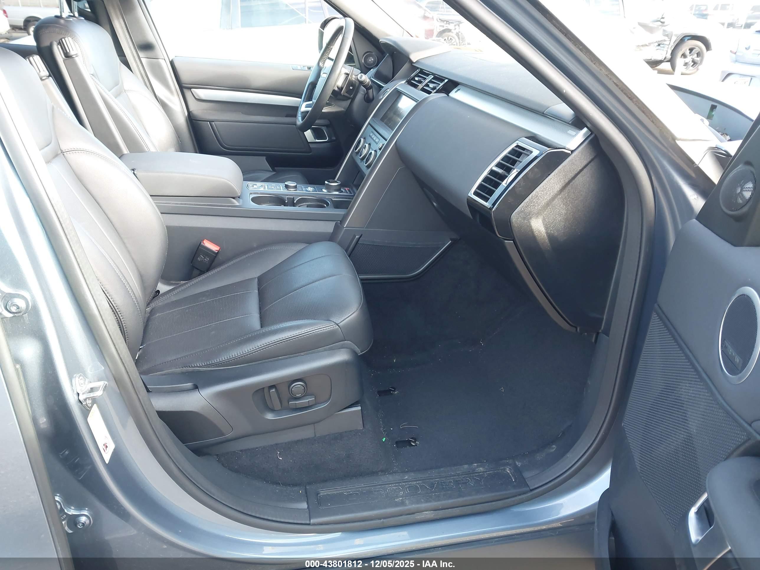 LAND ROVER image 5
