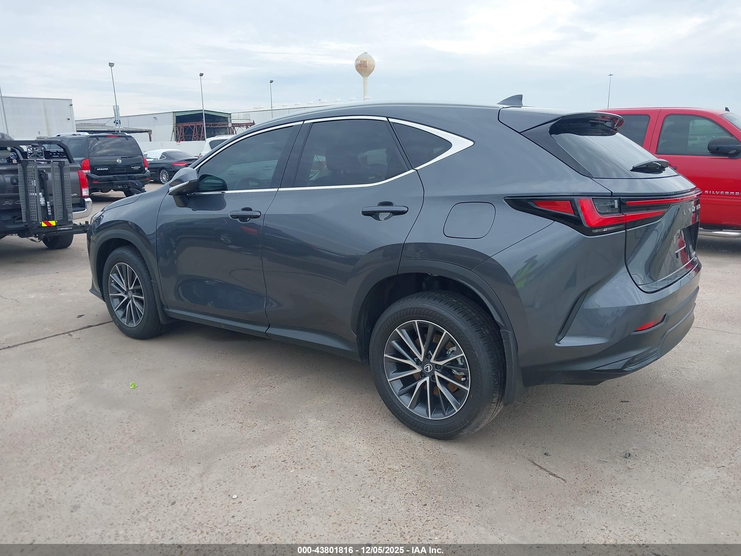 LEXUS NX image 3