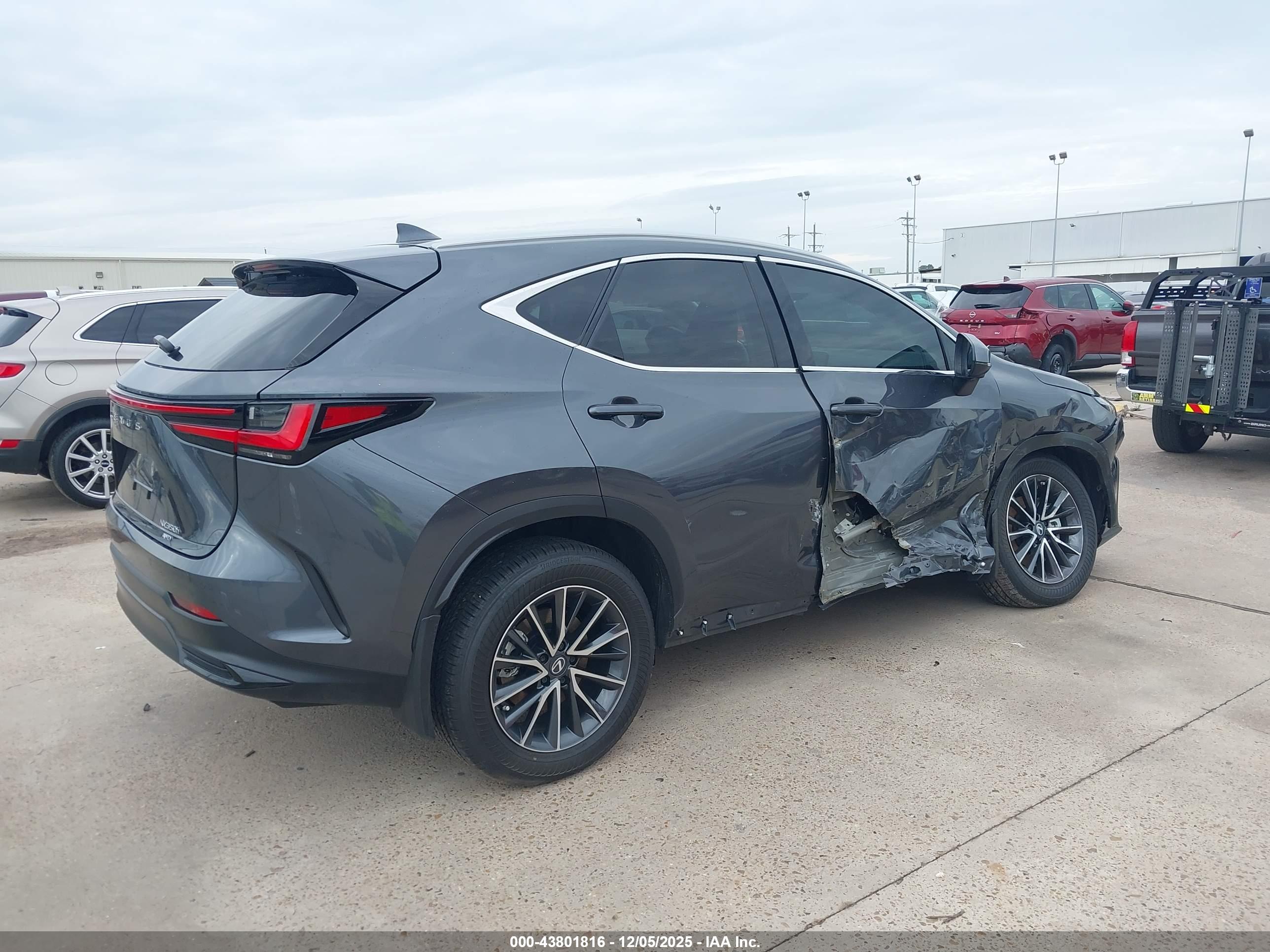 LEXUS NX image 4
