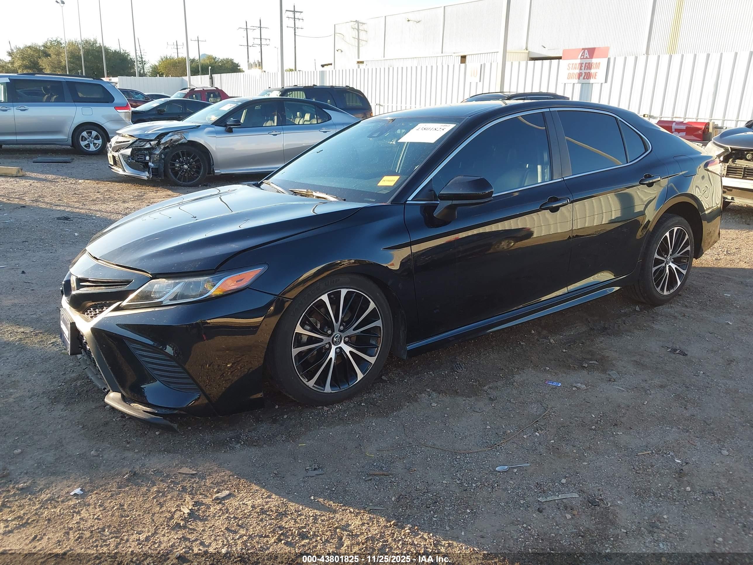 TOYOTA CAMRY image 2