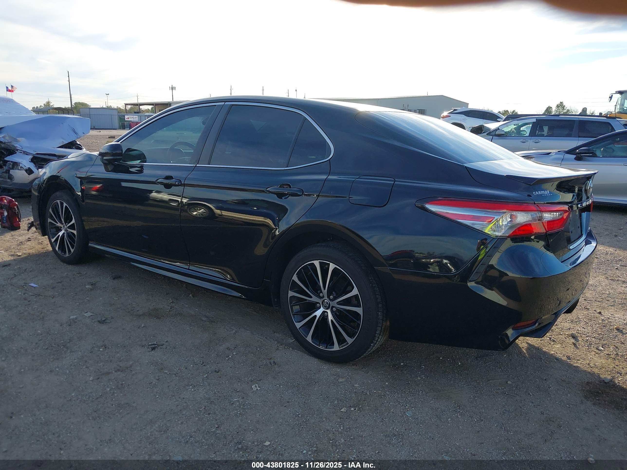 TOYOTA CAMRY image 3
