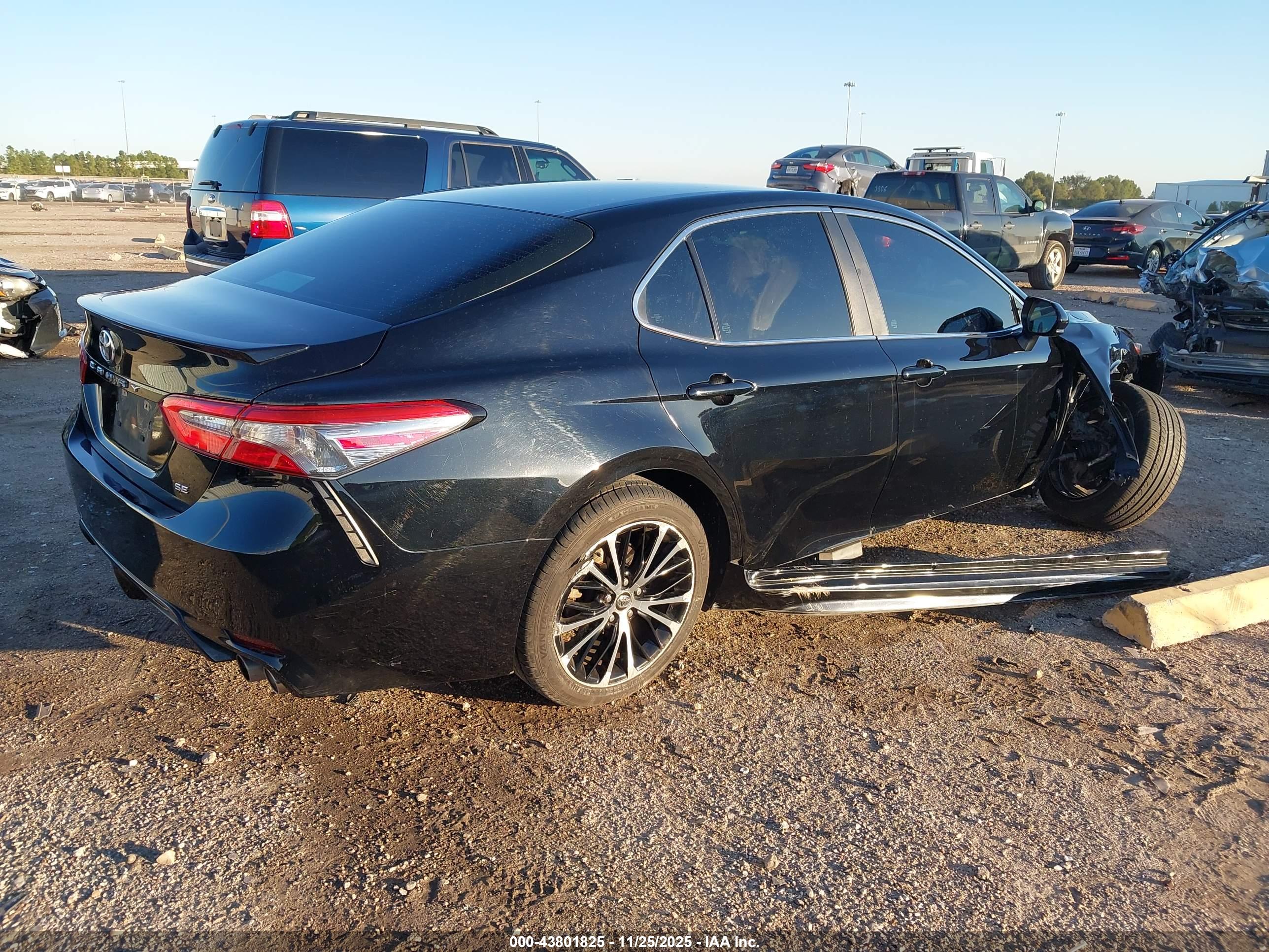 TOYOTA CAMRY image 4