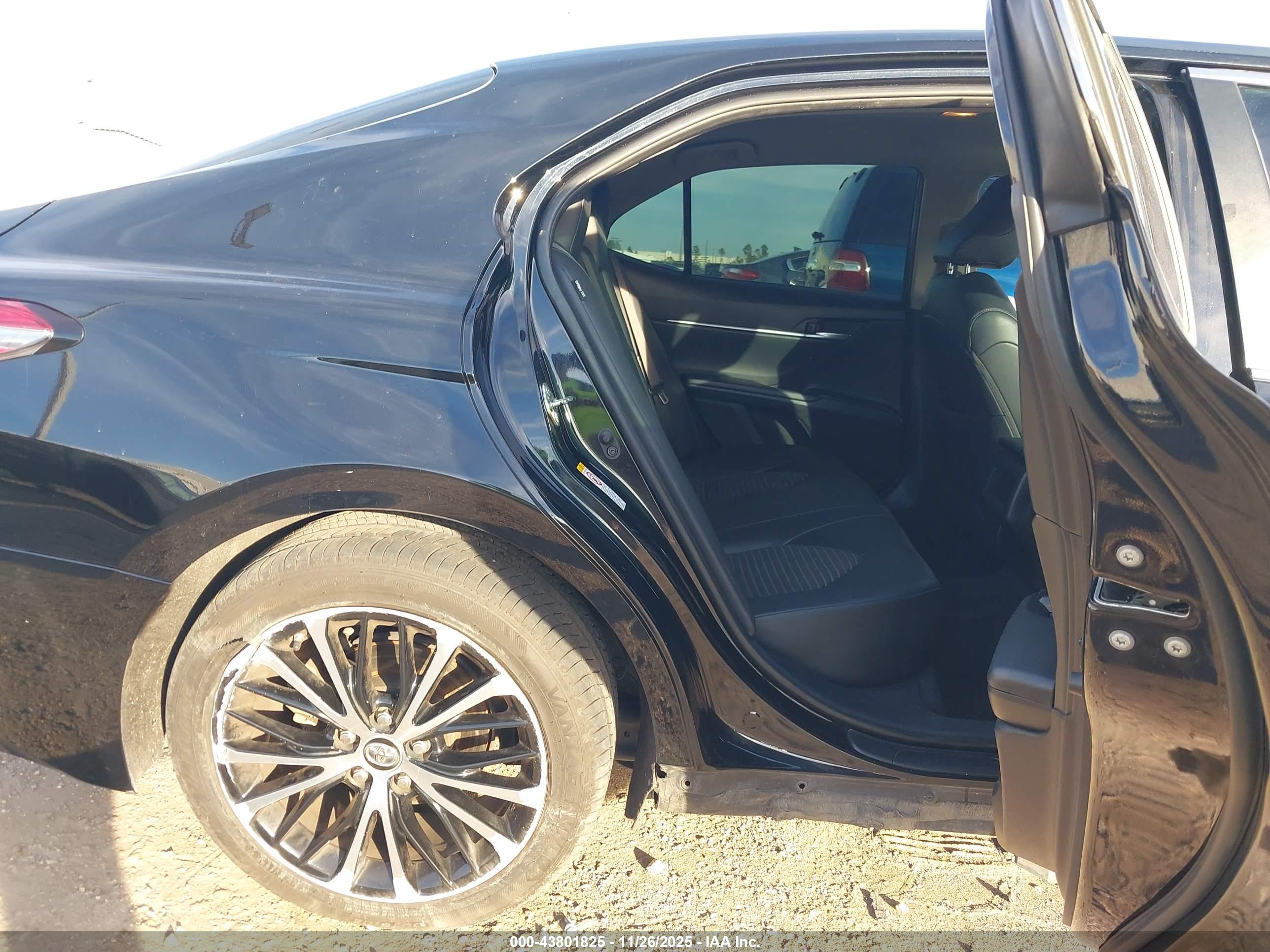 TOYOTA CAMRY image 8