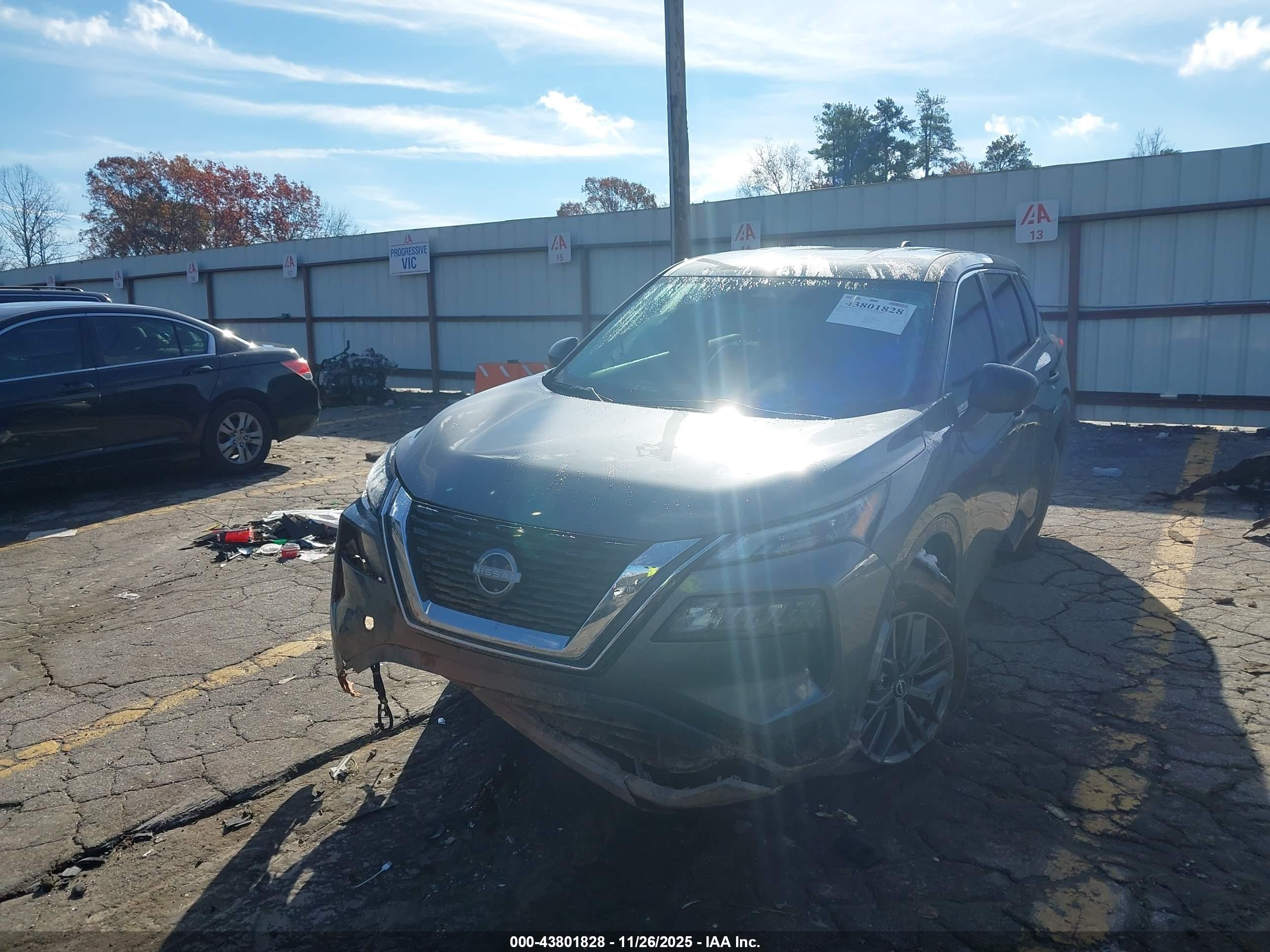 NISSAN ROGUE image 2