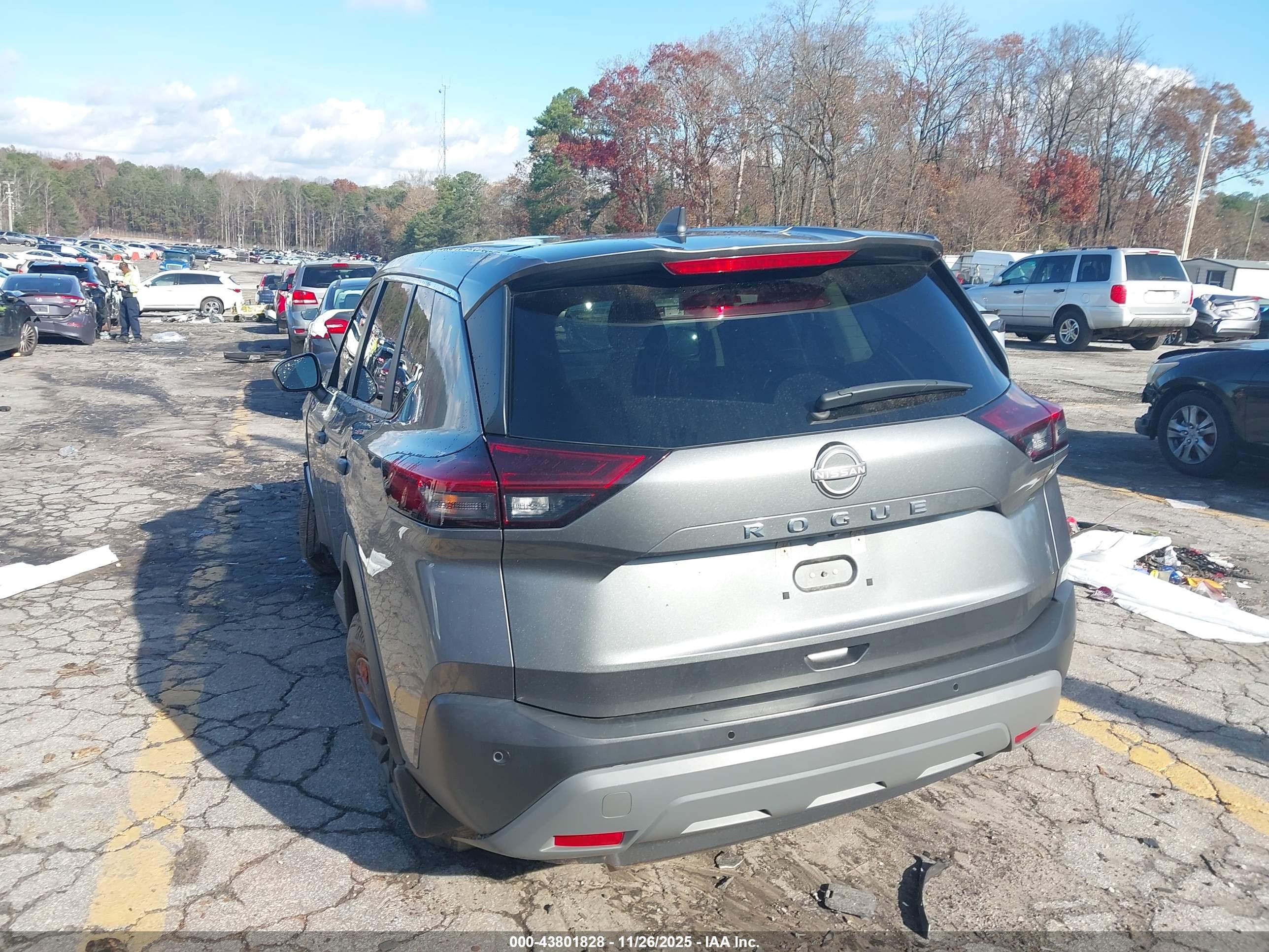 NISSAN ROGUE image 3