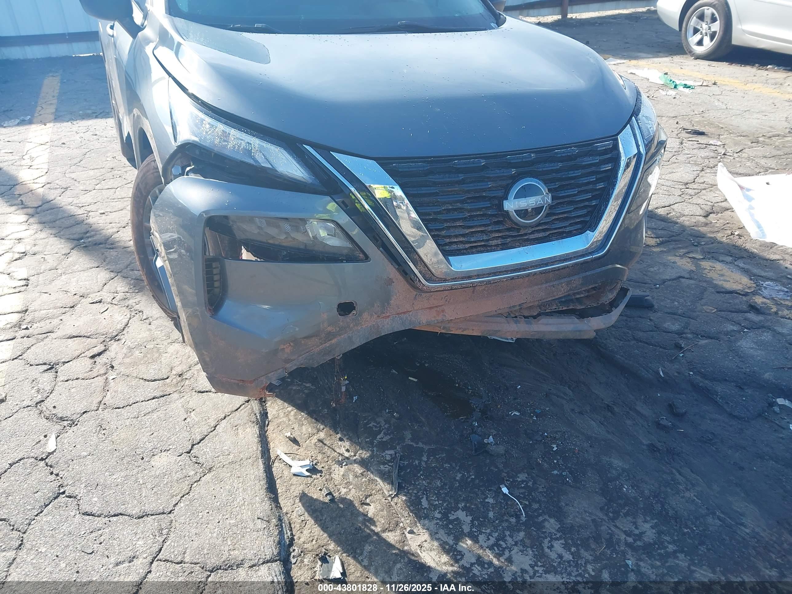 NISSAN ROGUE image 6