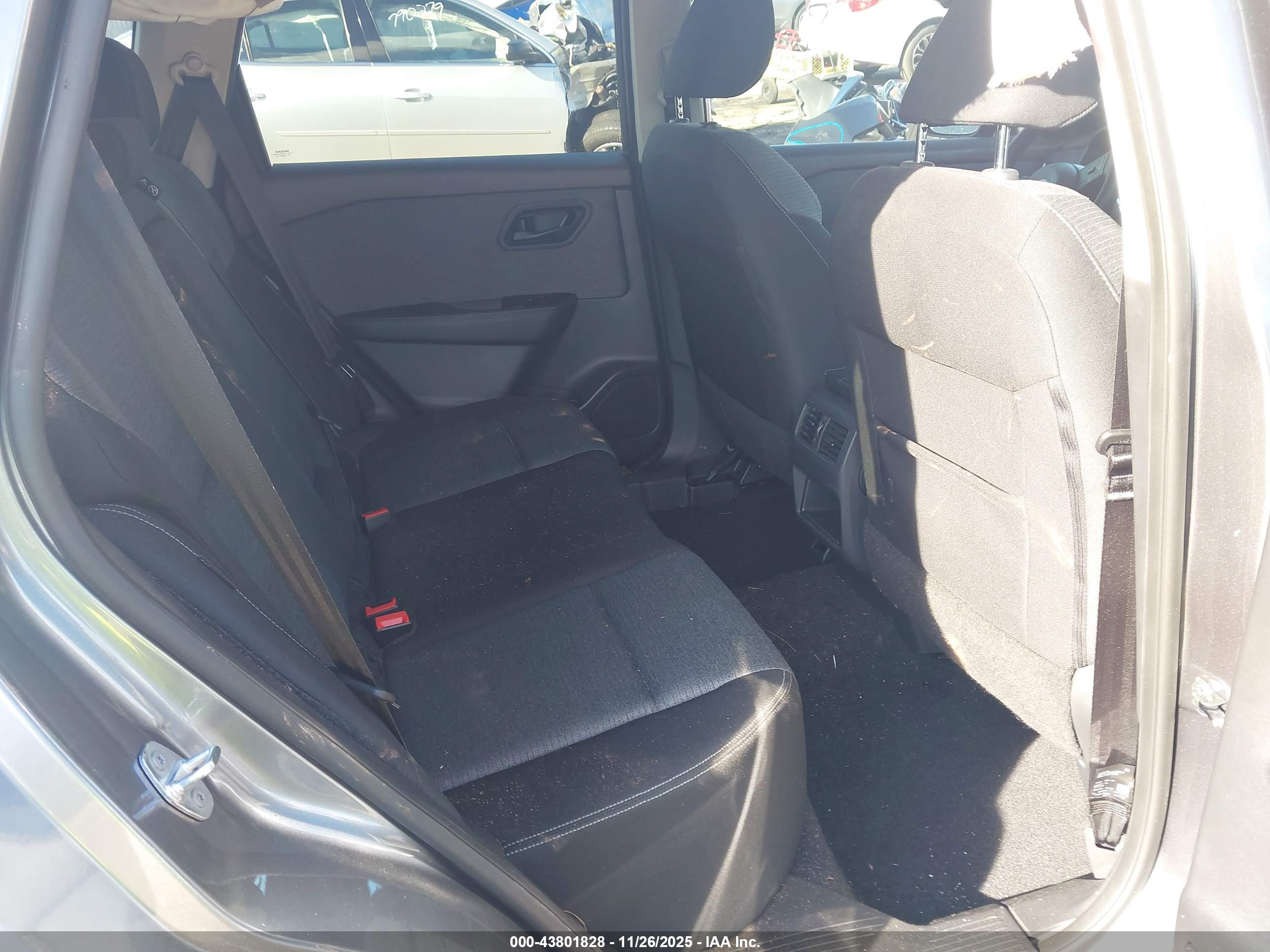 NISSAN ROGUE image 8