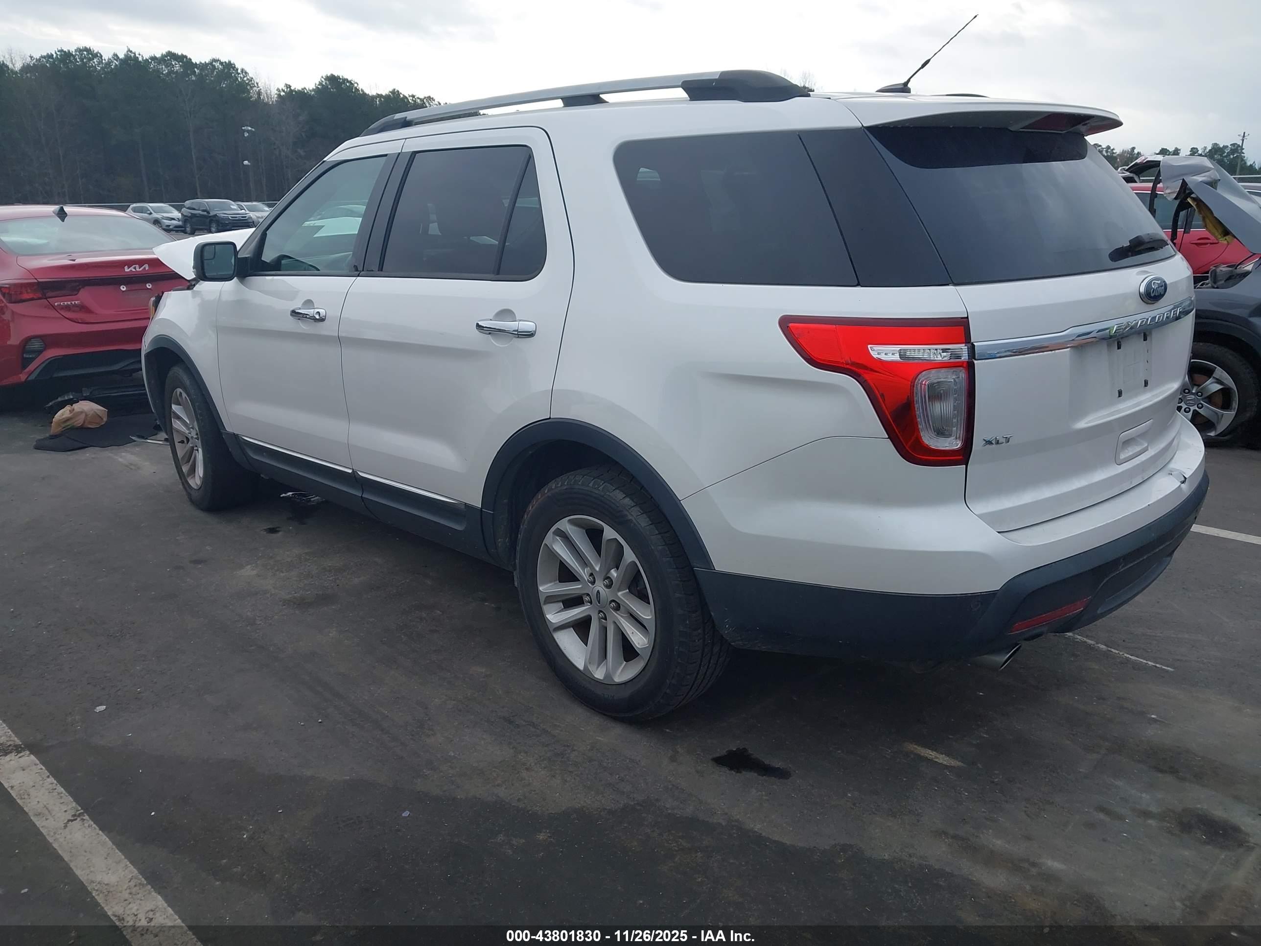 FORD EXPLORER image 3
