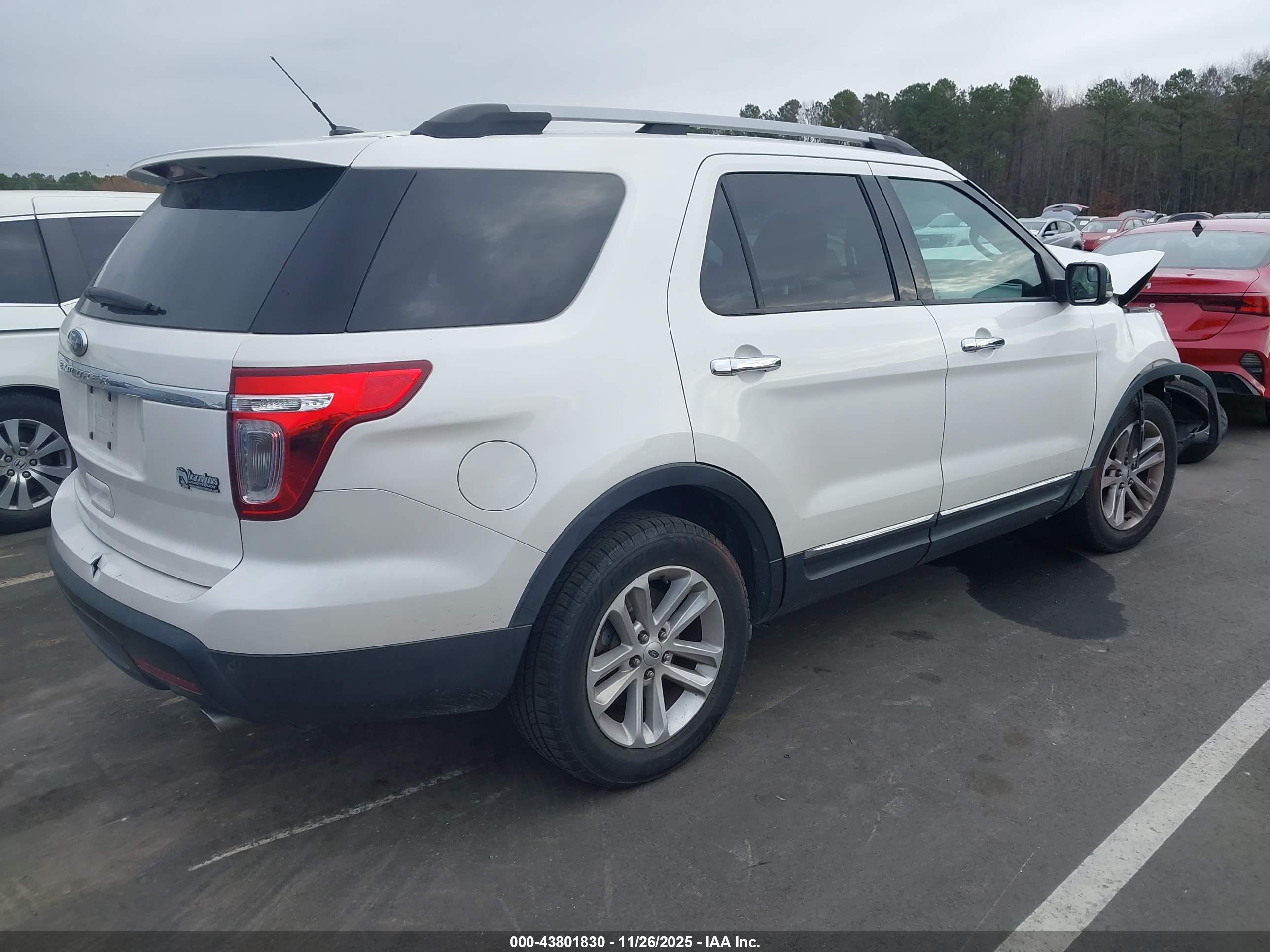 FORD EXPLORER image 4