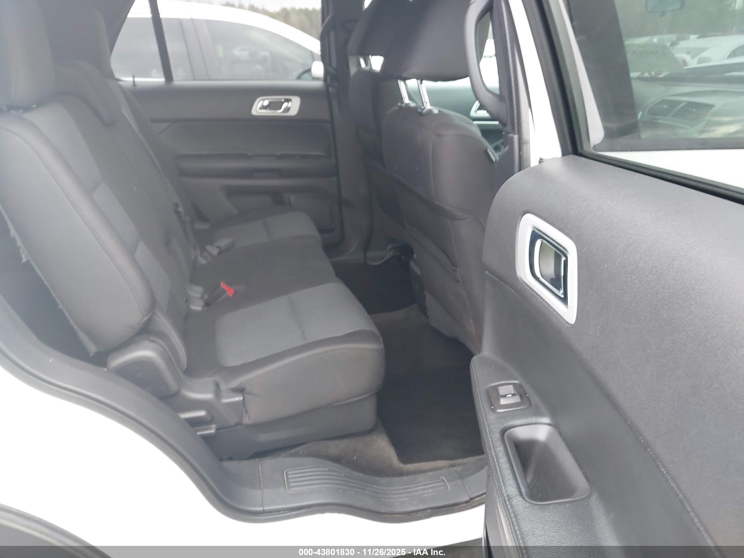 FORD EXPLORER image 8