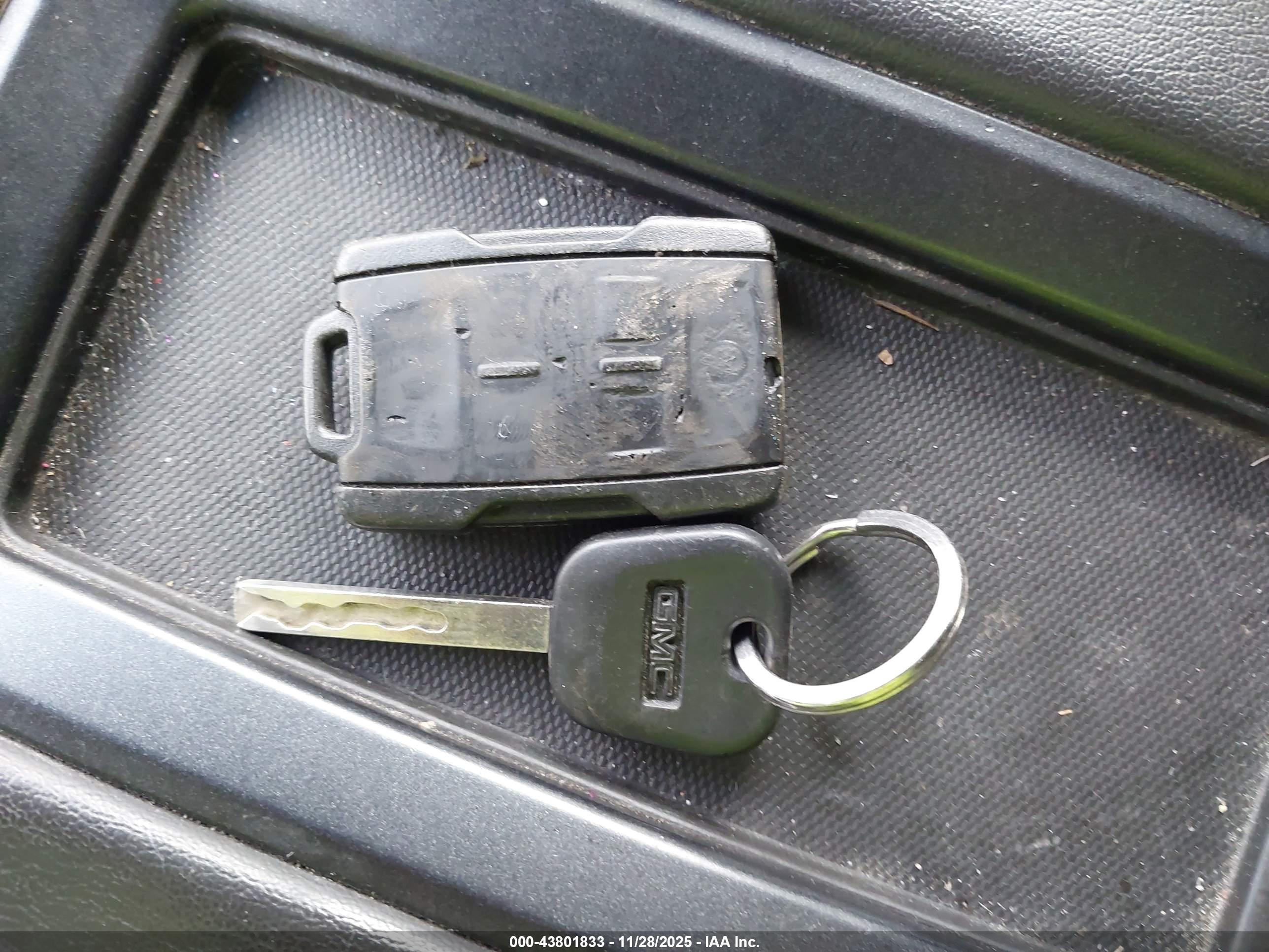 GMC YUKON image 11