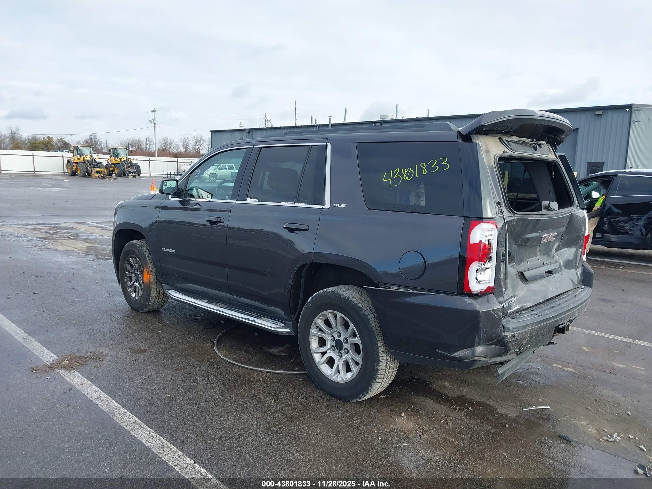 GMC YUKON image 3