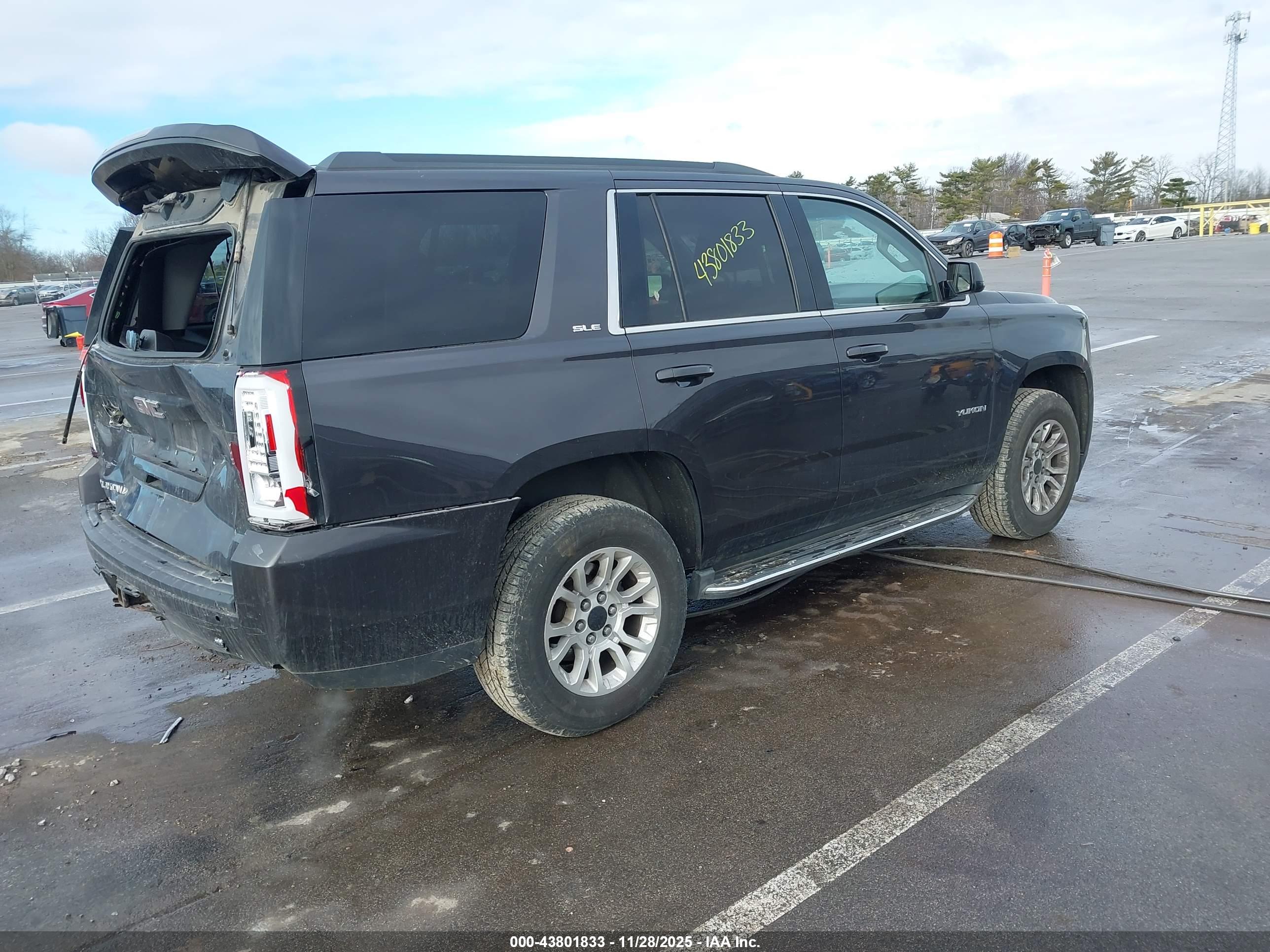 GMC YUKON image 4