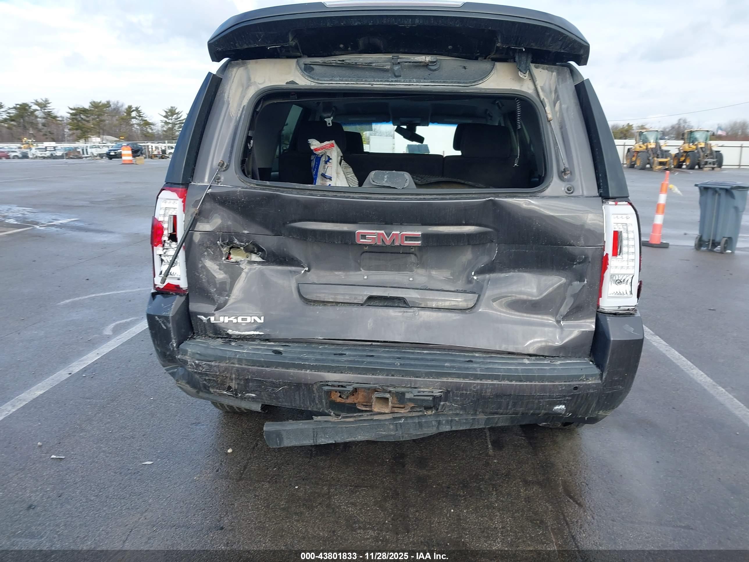 GMC YUKON image 6