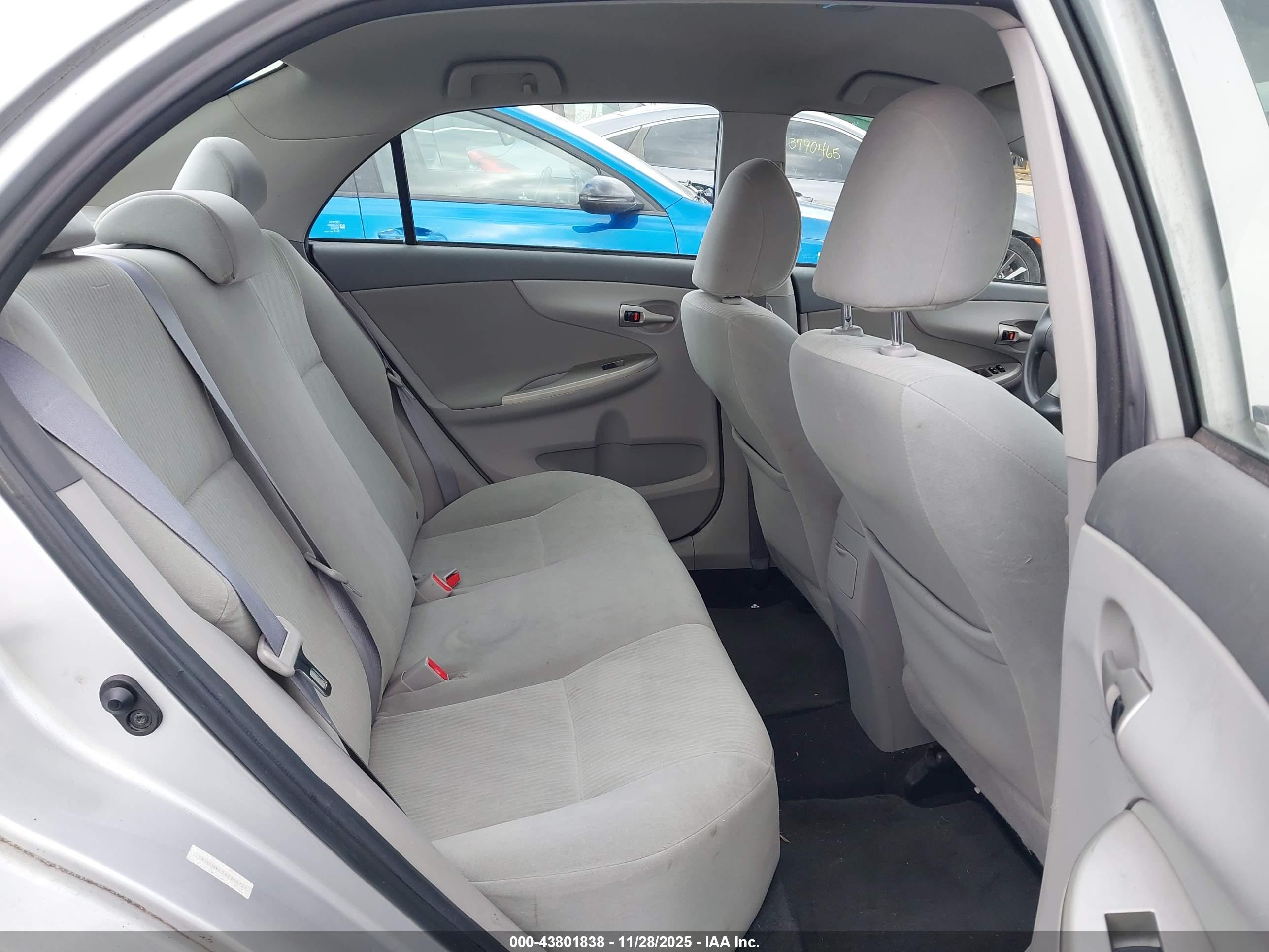 TOYOTA COROLLA image 8