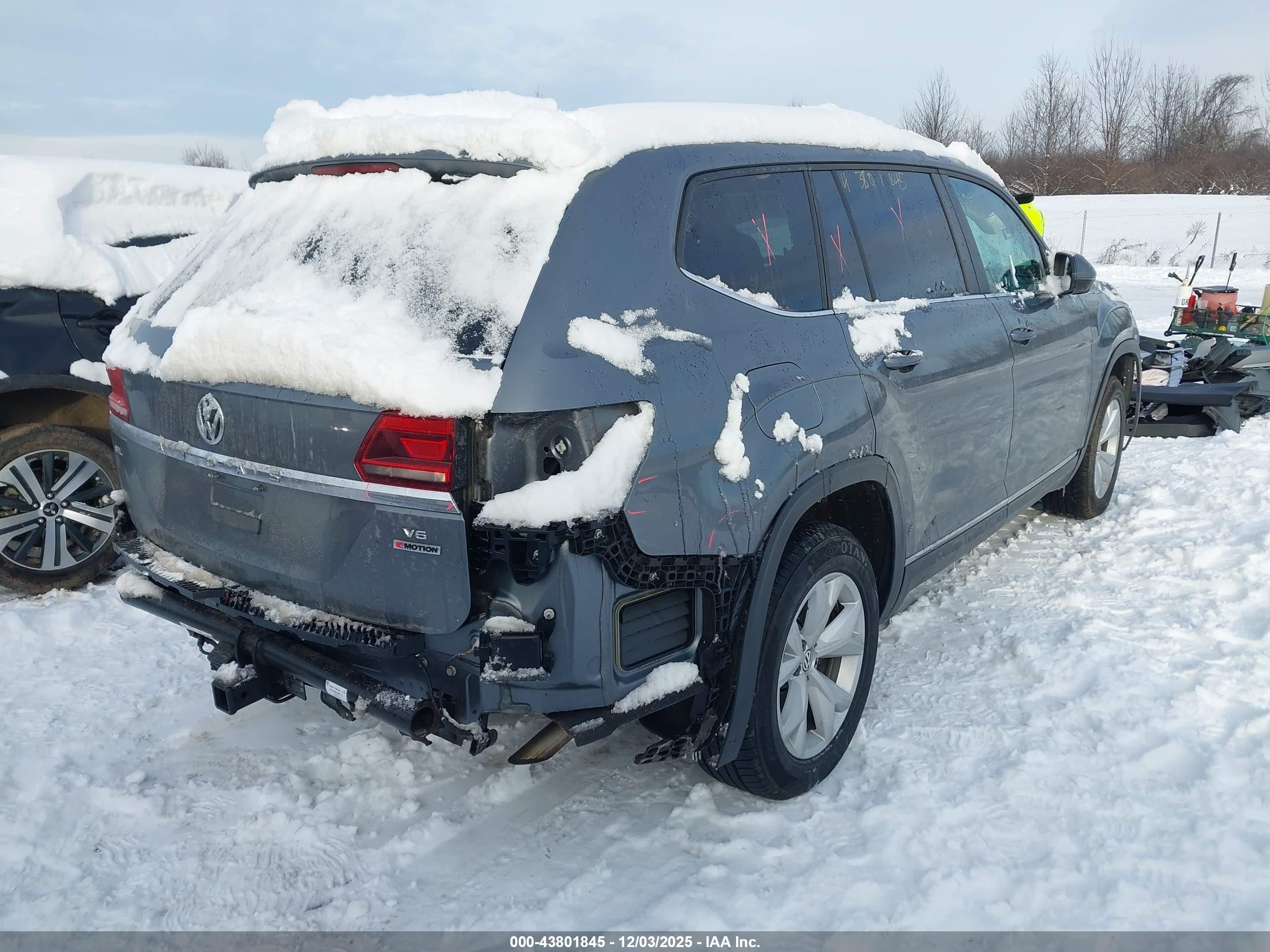 VOLKSWAGEN ATLAS image 4