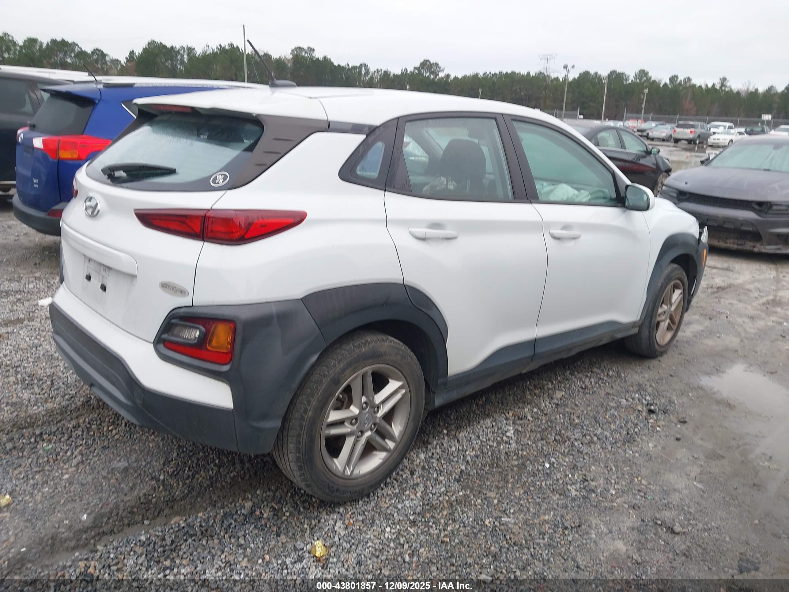 HYUNDAI KONA image 4
