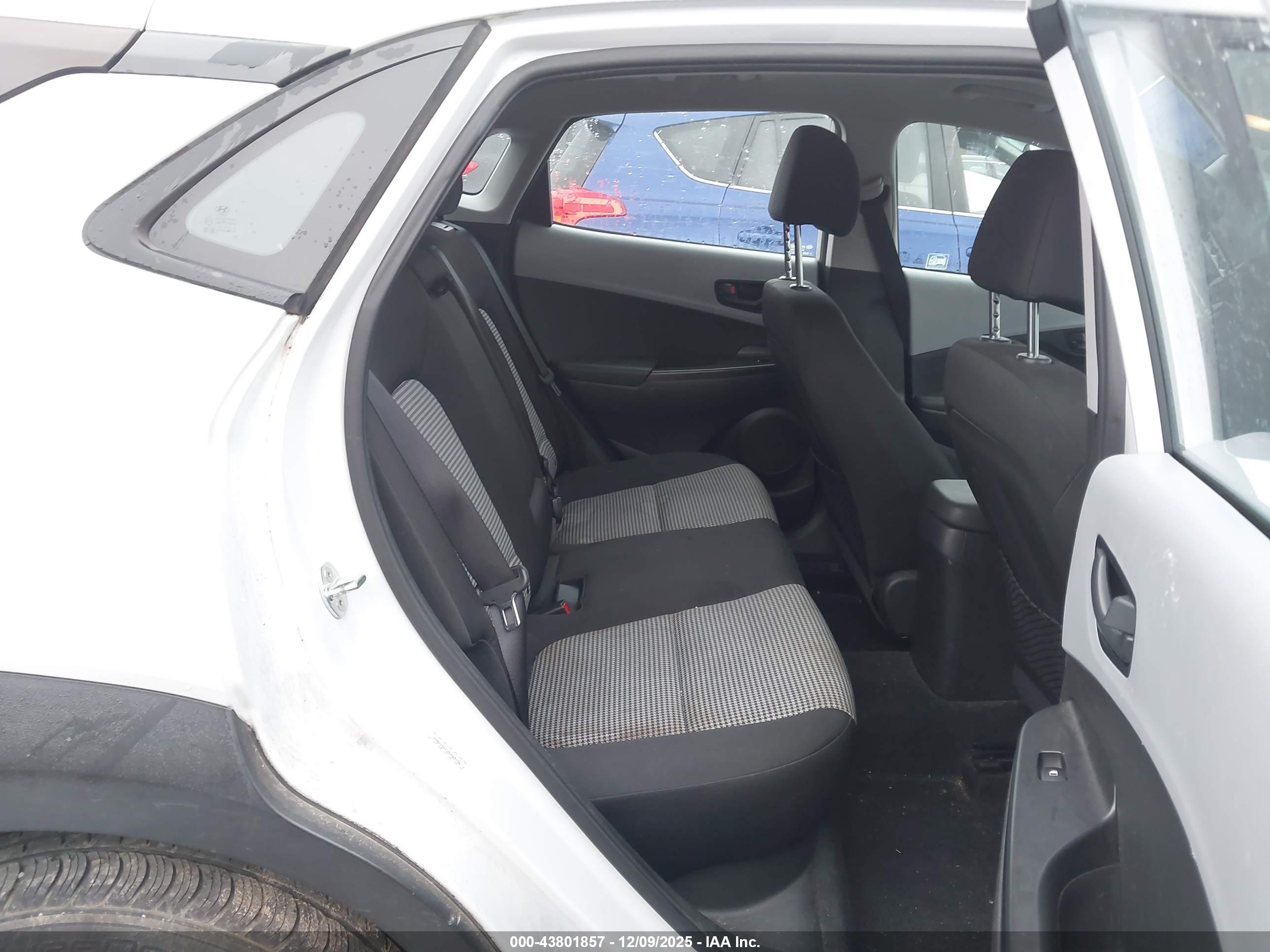 HYUNDAI KONA image 8