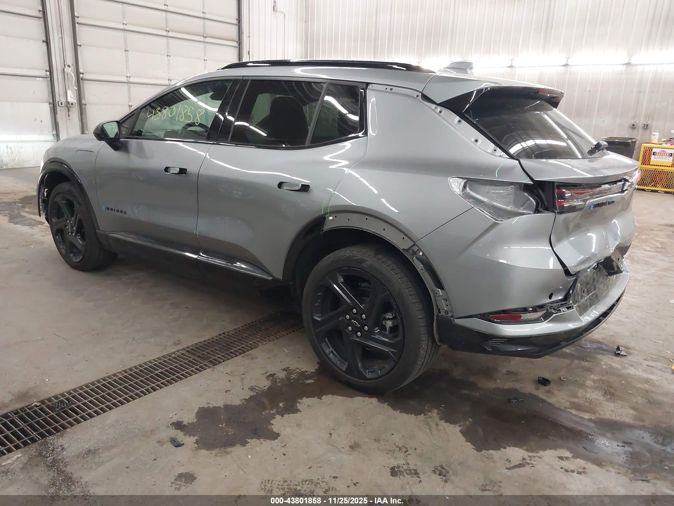 CHEVROLET EQUINOX image 3