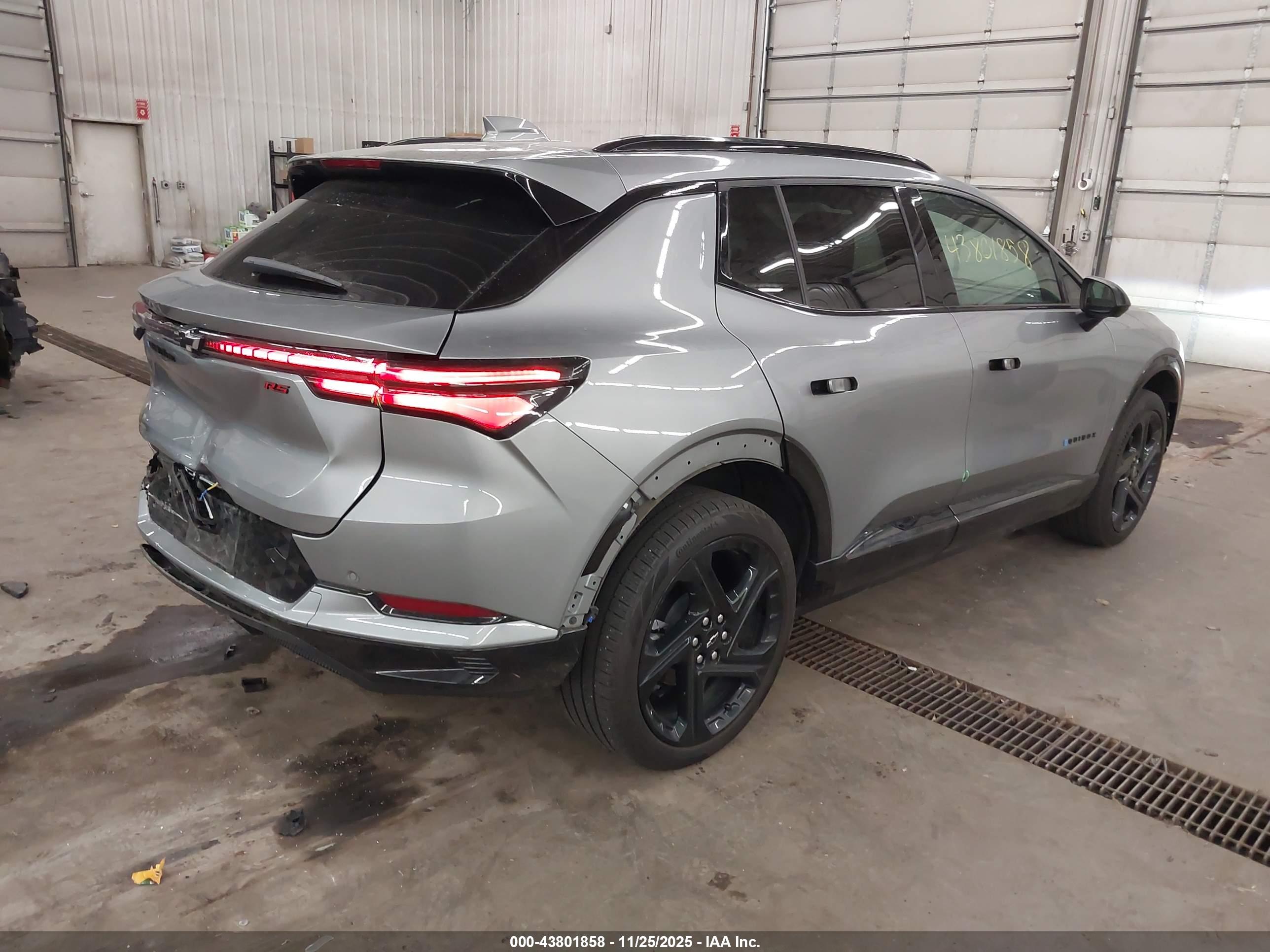 CHEVROLET EQUINOX image 4