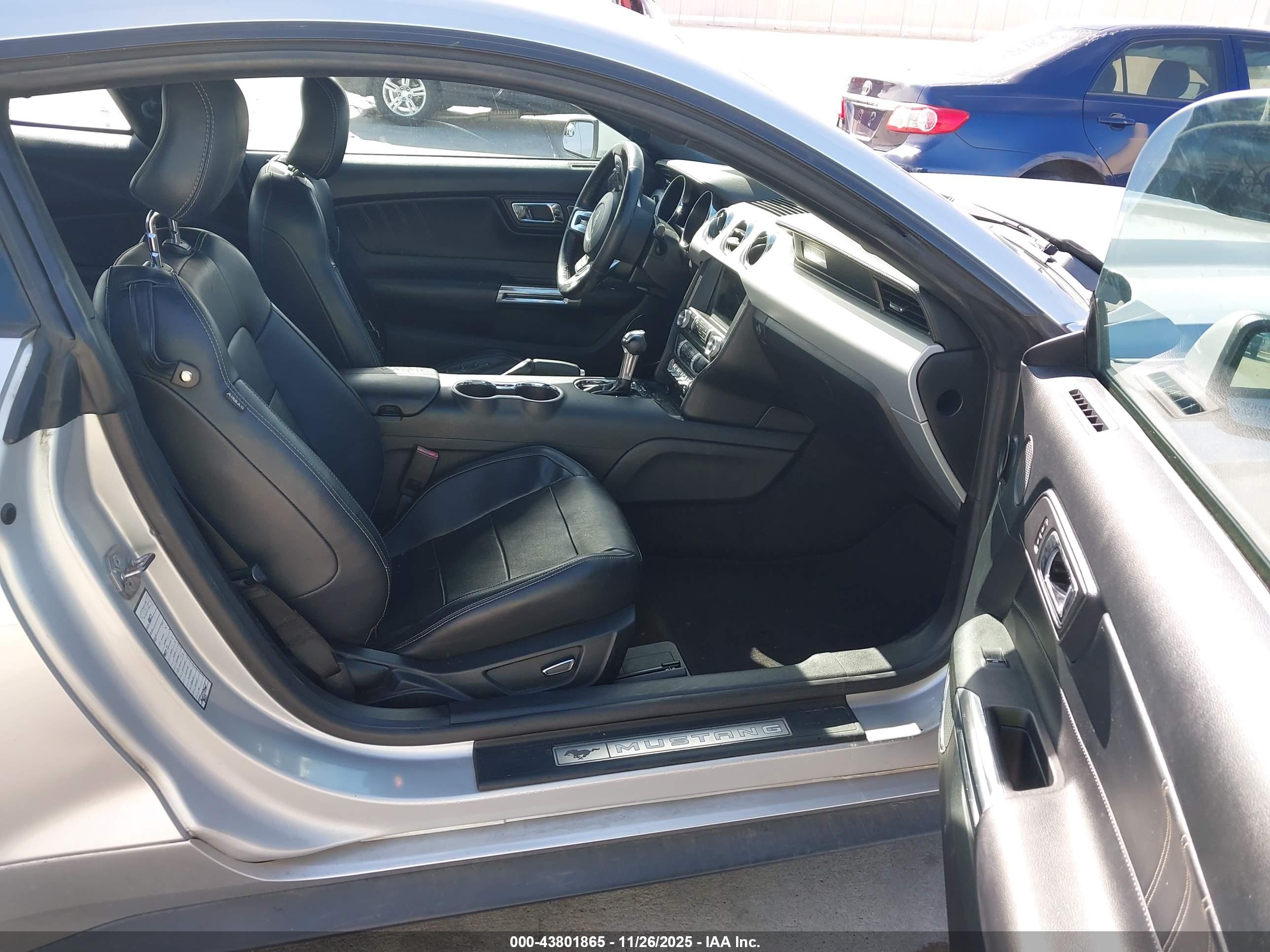 FORD MUSTANG image 5