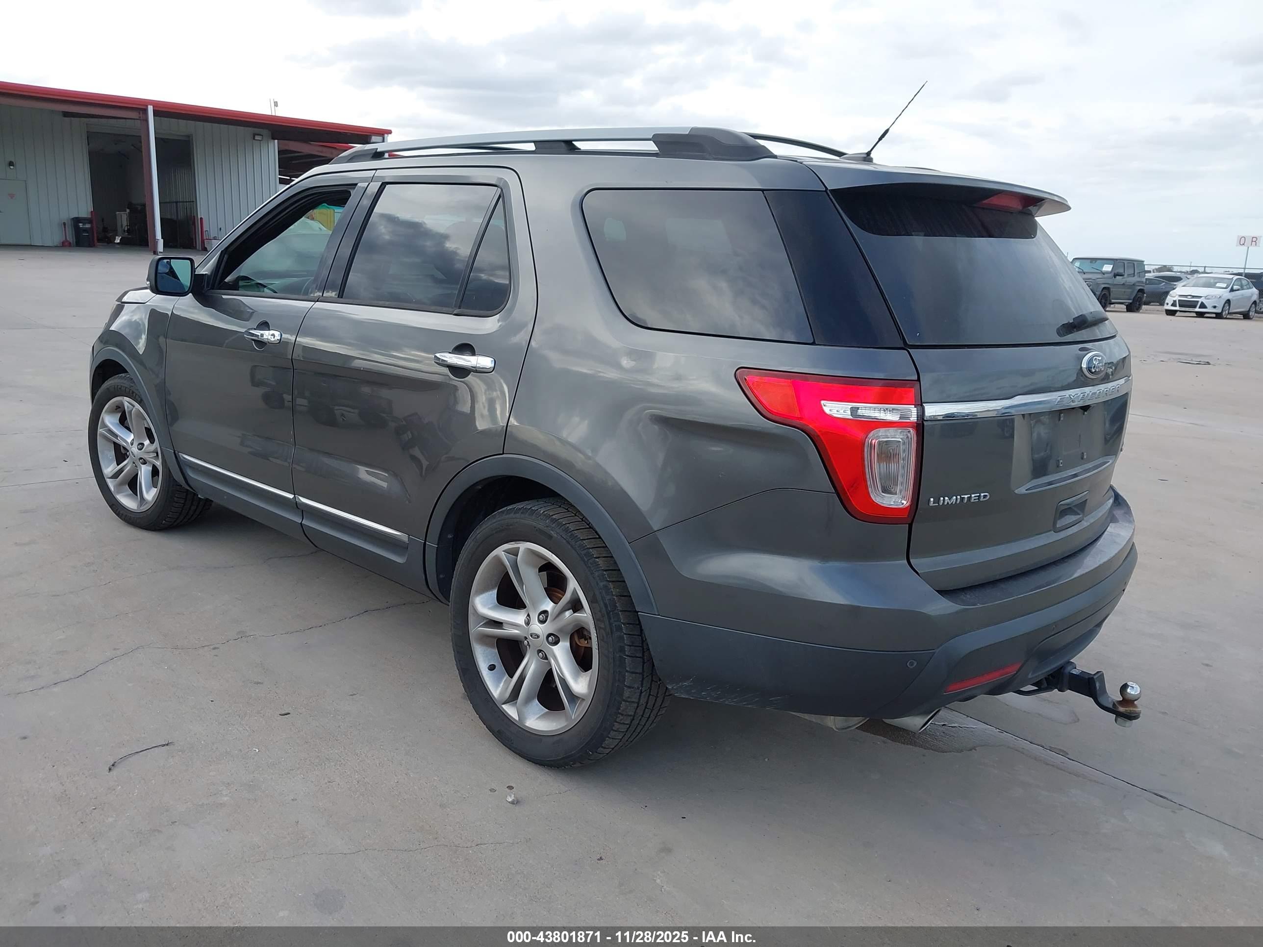 FORD EXPLORER image 3
