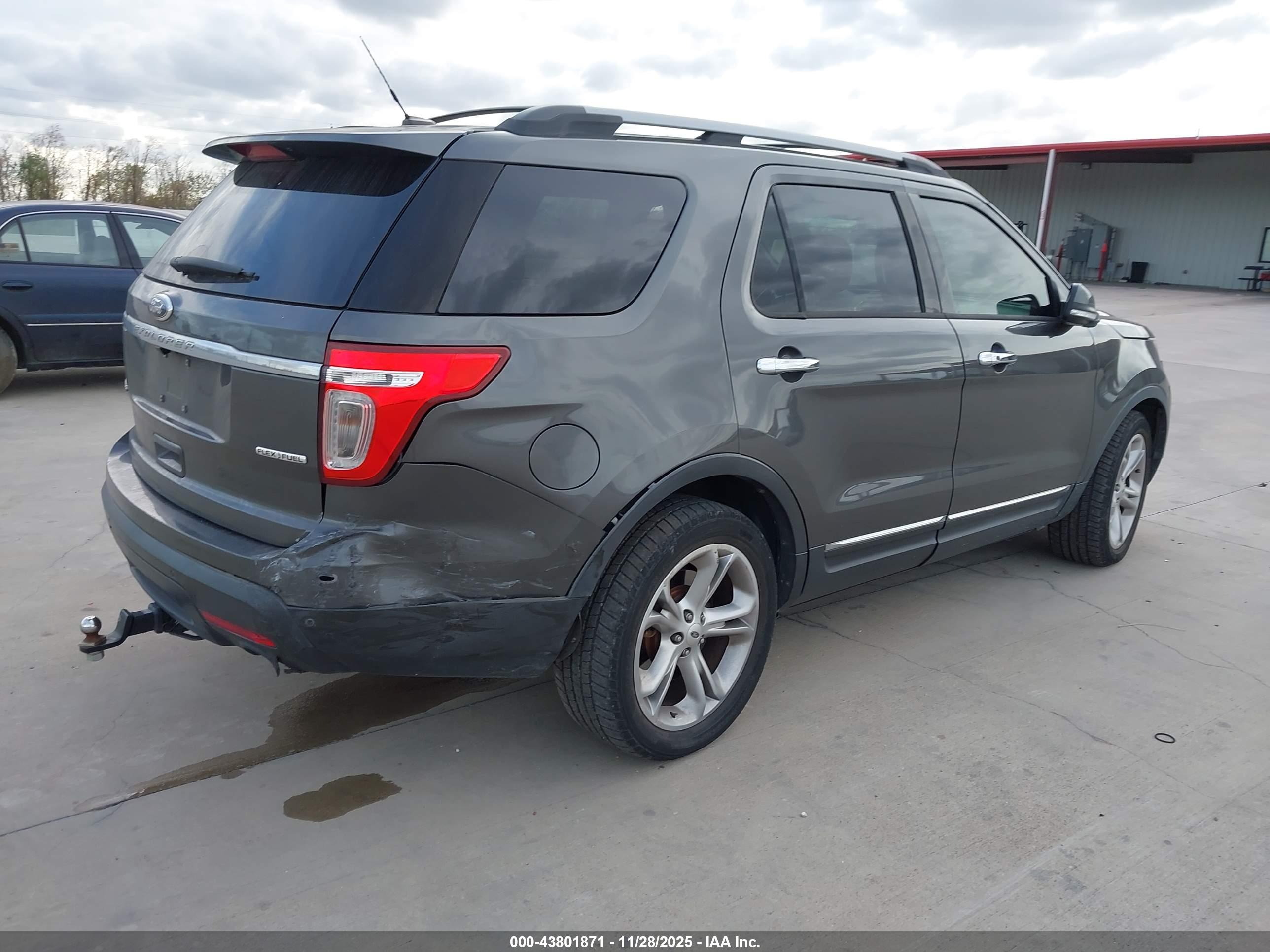FORD EXPLORER image 4