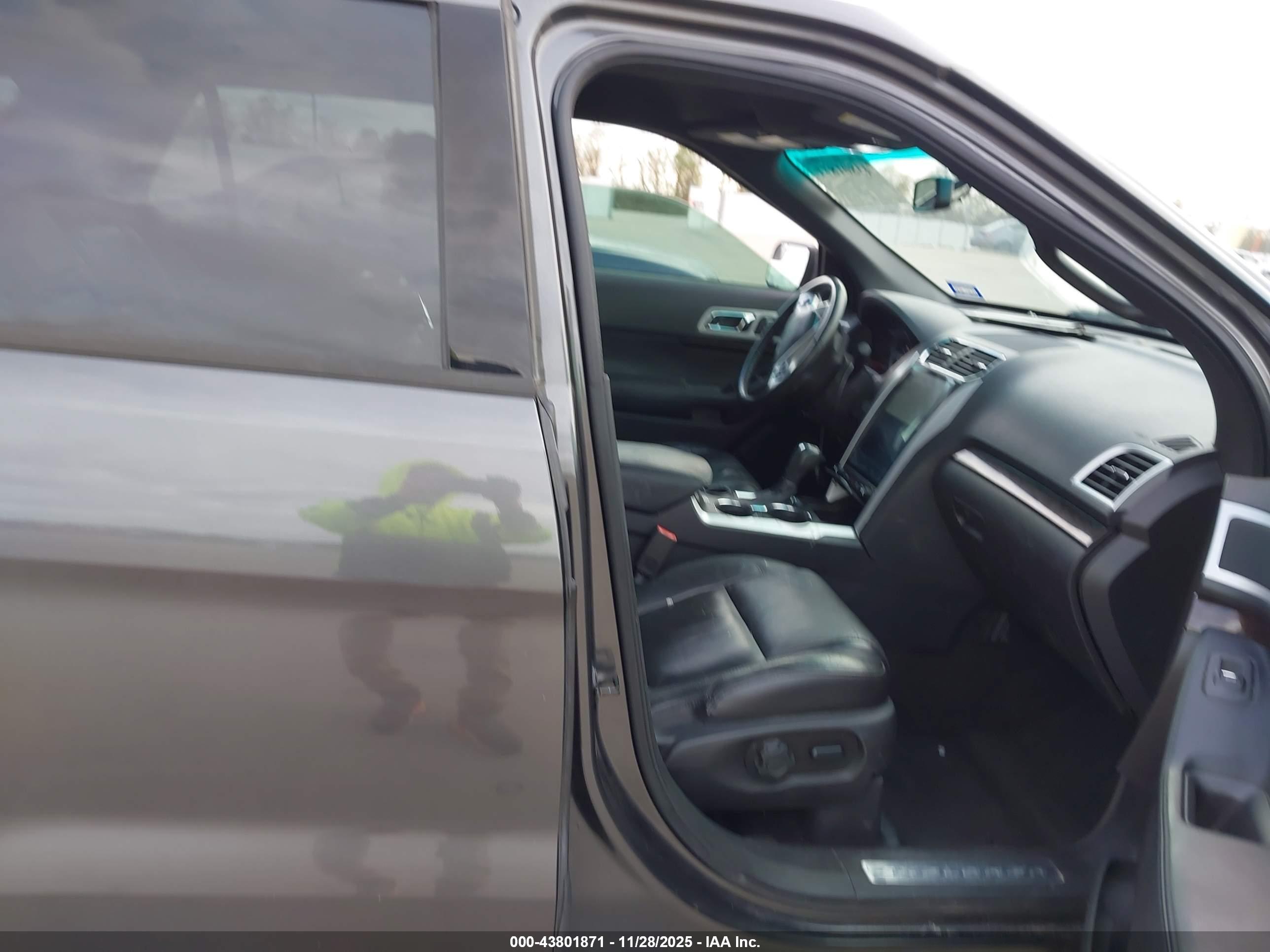 FORD EXPLORER image 5