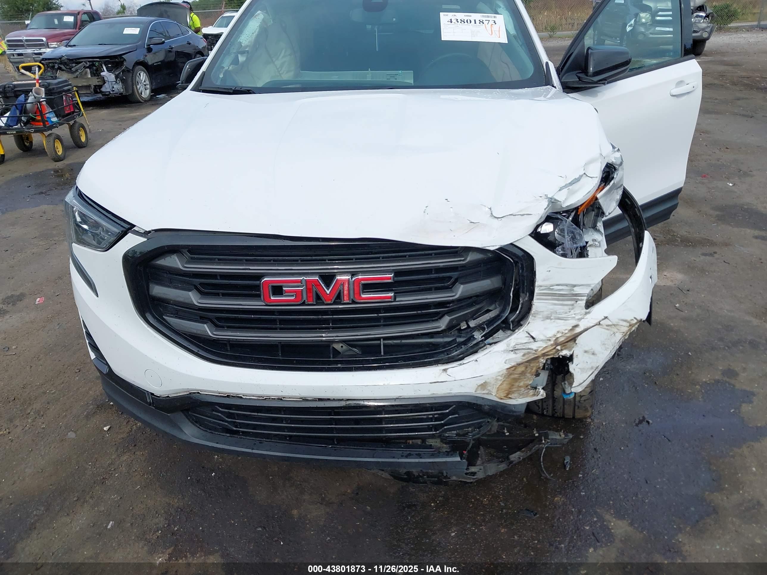 GMC TERRAIN image 6