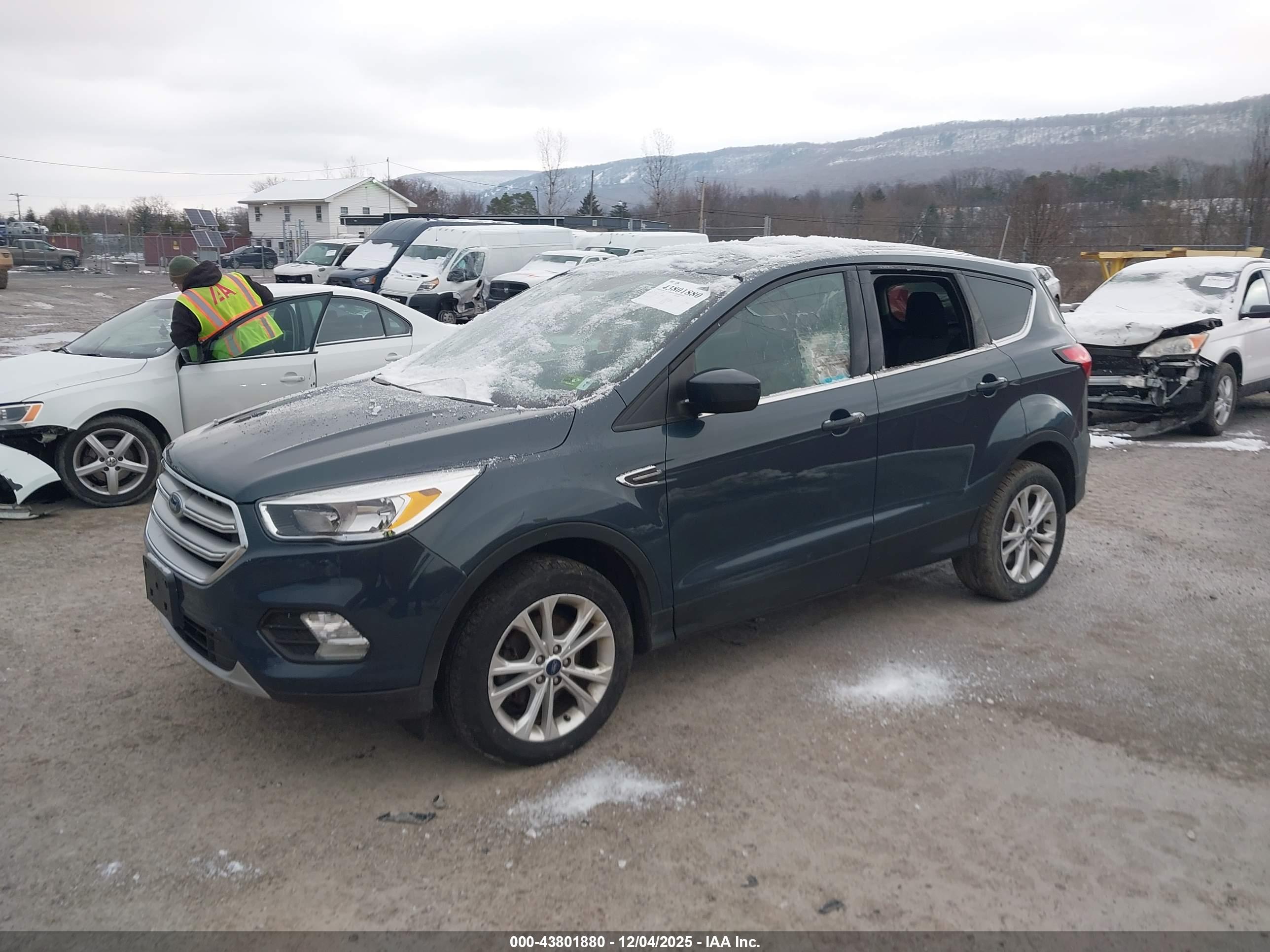 FORD ESCAPE image 2